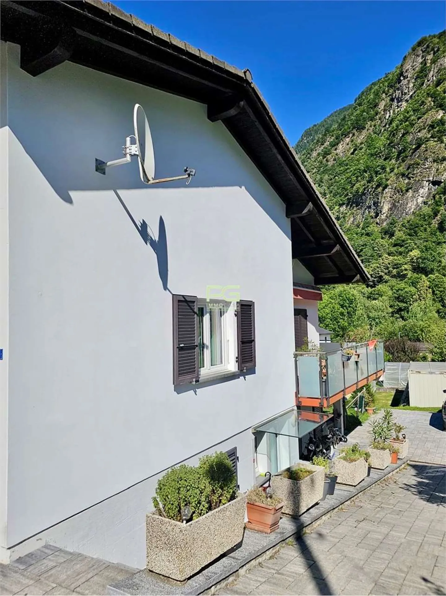 Bella casa bifamiliare a Roveredo GR - Foto 3 di 12