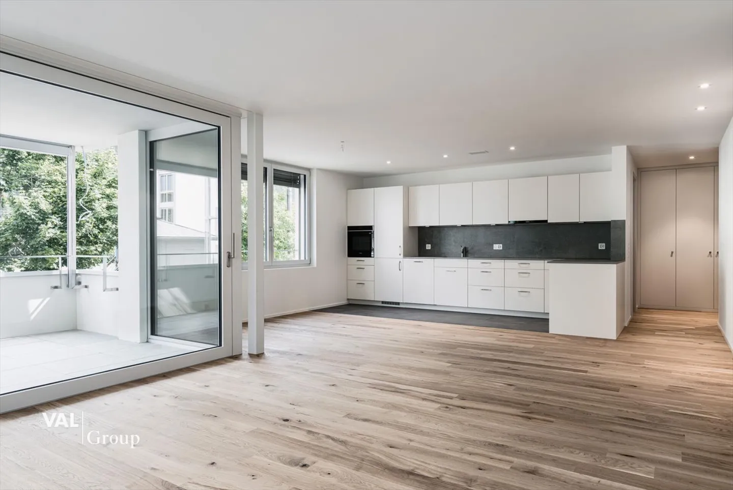 Moderne, lichtdurchflutete 4.5-Zimmerwohnung in attraktiver, ruhiger Lage - Foto 2 von 8