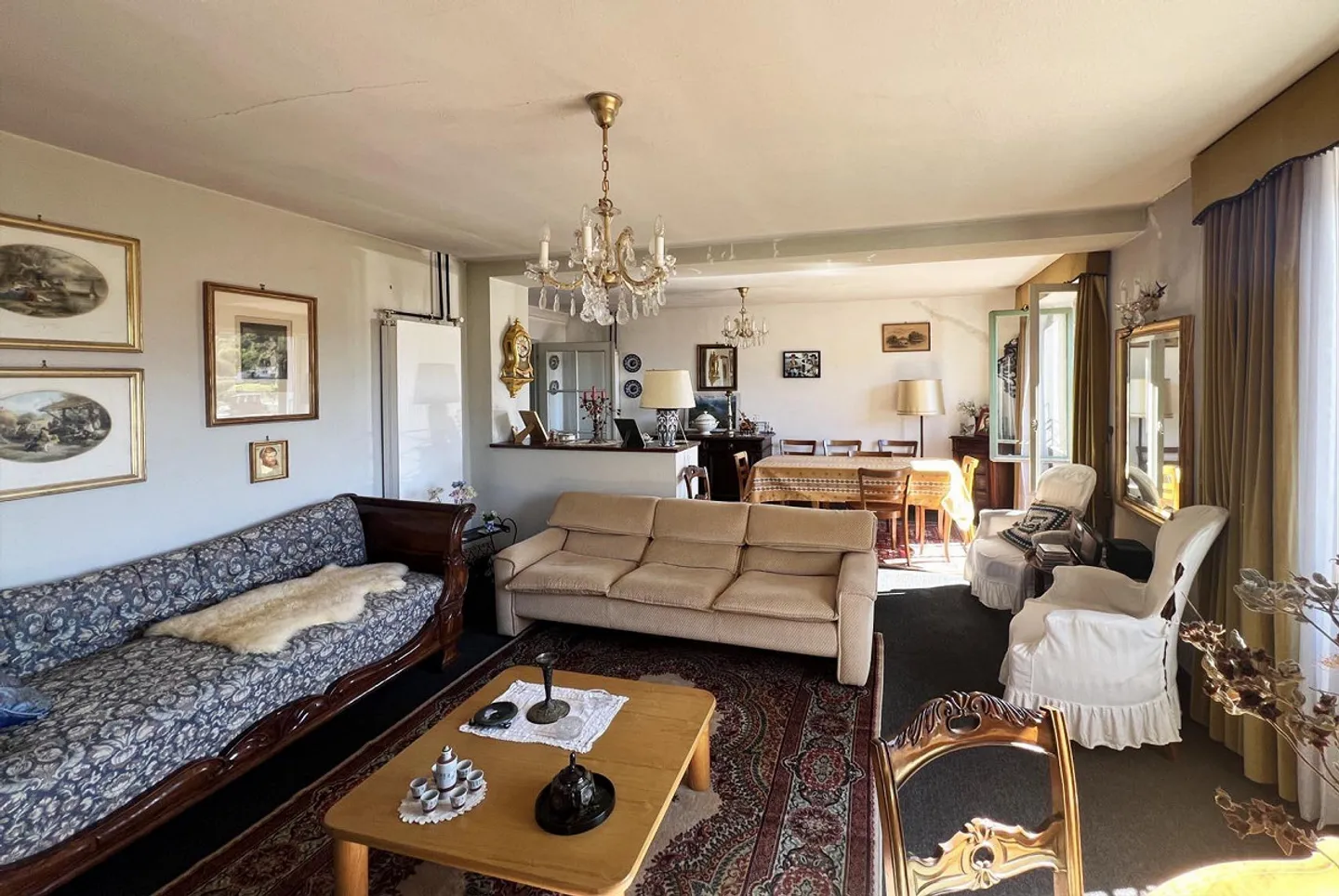 Maison d'intérêt commercial à rénover + terrasse et jardin à Carabbia - Photo 1 sur 10