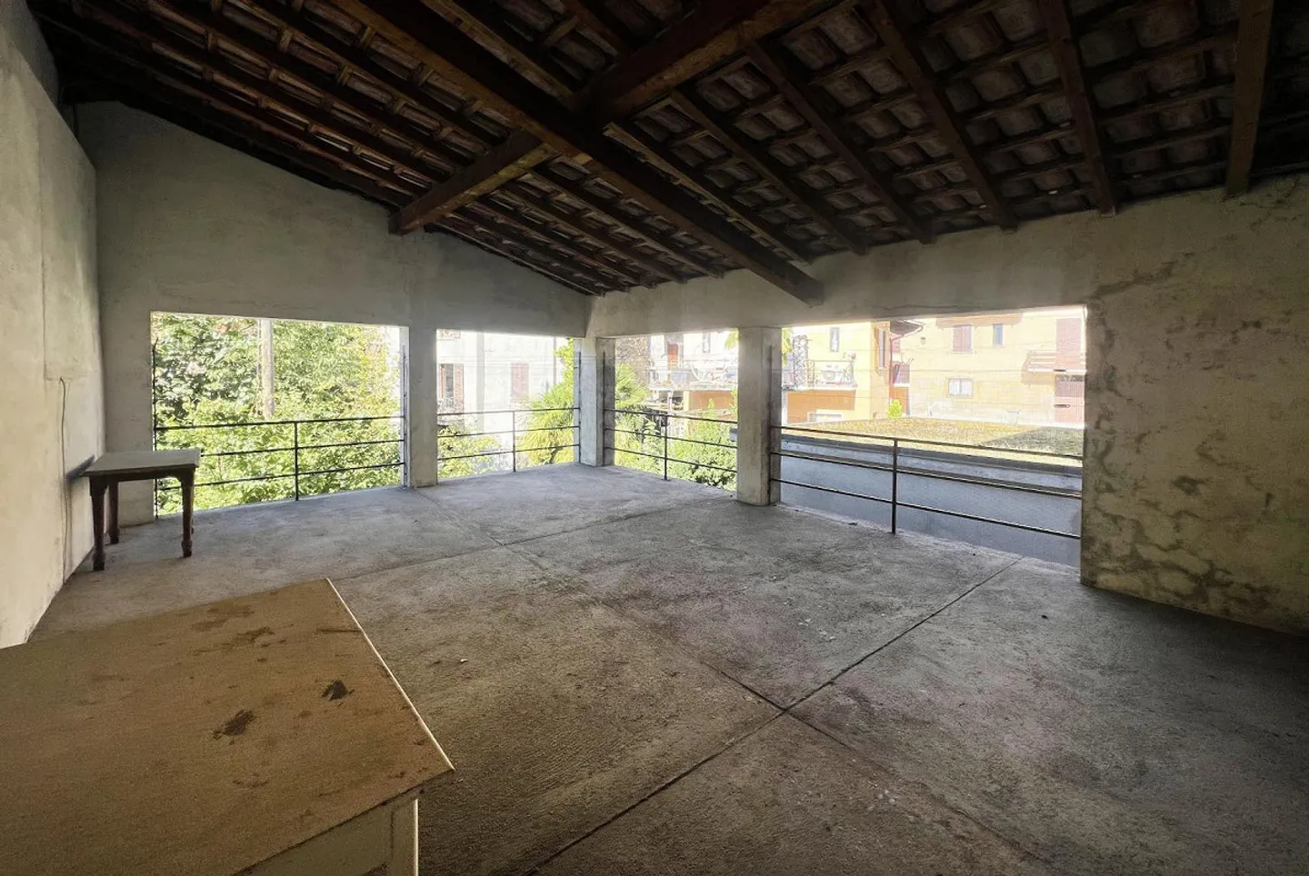 Maison d'intérêt commercial à rénover + terrasse et jardin à Carabbia - Photo 6 sur 10