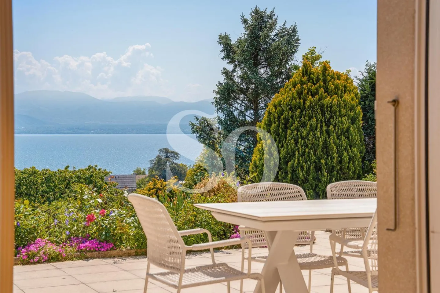 Elegante Villa mit Atemberaubendem Blick - Foto 1 von 12