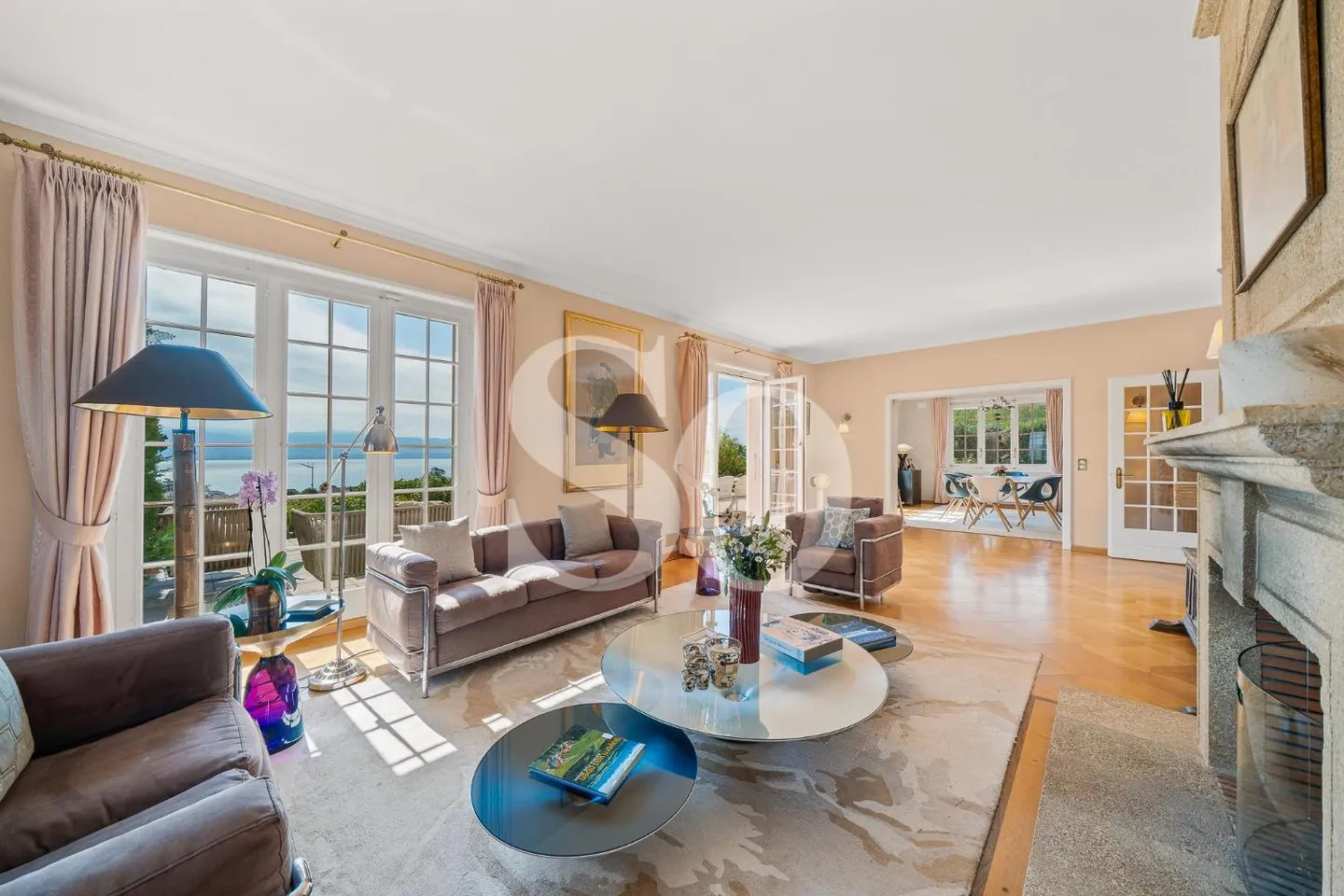 Elegante Villa mit Atemberaubendem Blick - Foto 2 von 12