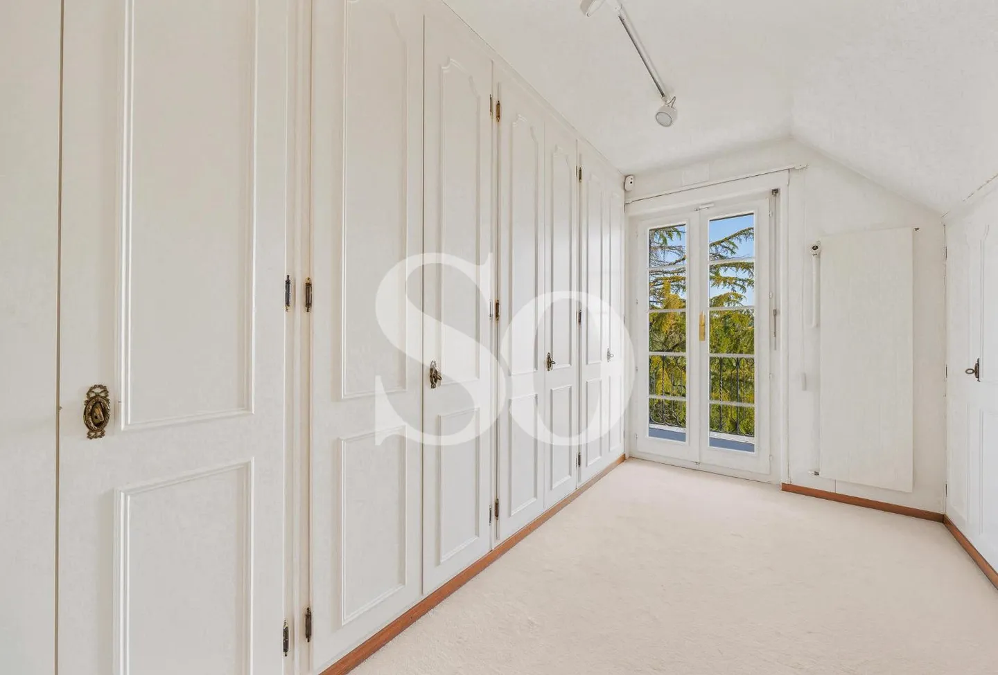 Elegante Villa mit Atemberaubendem Blick - Foto 9 von 12