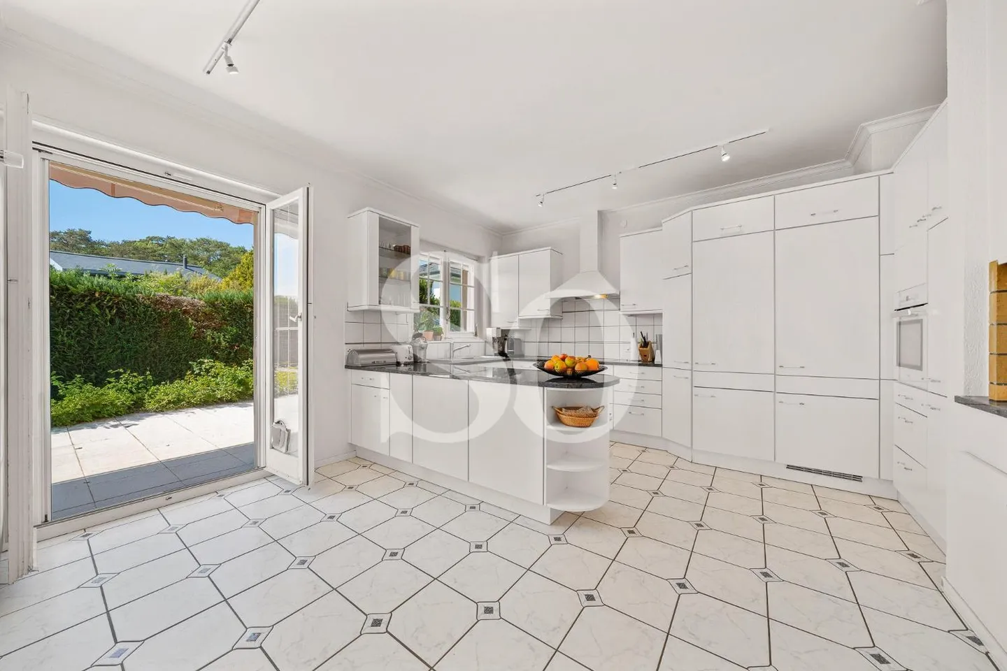 Elegante Villa mit Atemberaubendem Blick - Foto 7 von 12