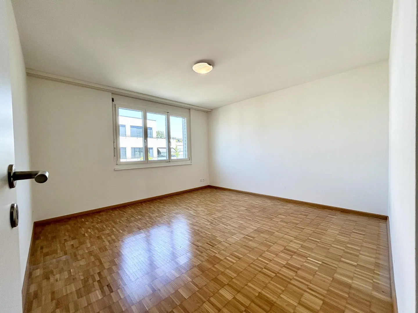 Appartamento moderno 4.5 locali 99m2 in una posizione tranquilla - Foto 7 di 9