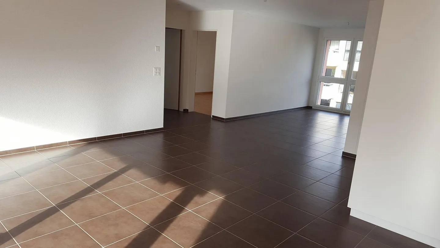 Grosszügige 4.5 Zimmer Wohnung im ruhigen Quartier - Foto 2 von 9