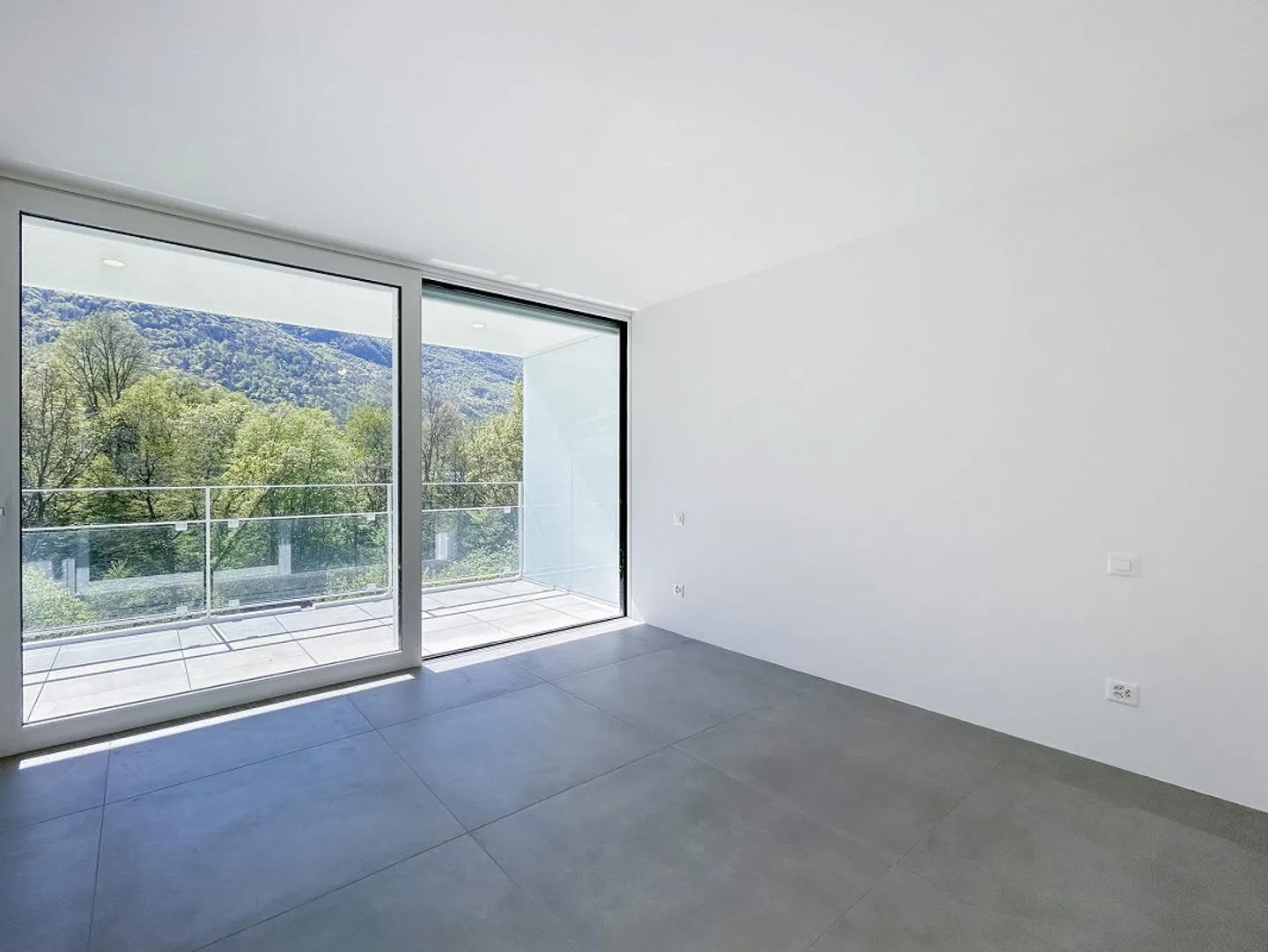 New and modern 2.5-room apartment in Lugano - Photo 3 of 6