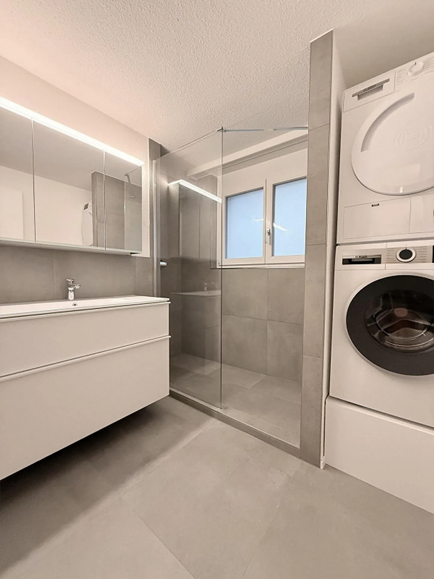 4.5 Room Apartment with Lake View - Photo 3 of 7