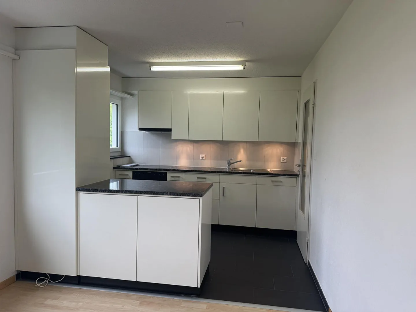 Appartement confortable de 2,5 pièces avec balcon à Wittenbach - Photo 1 sur 9