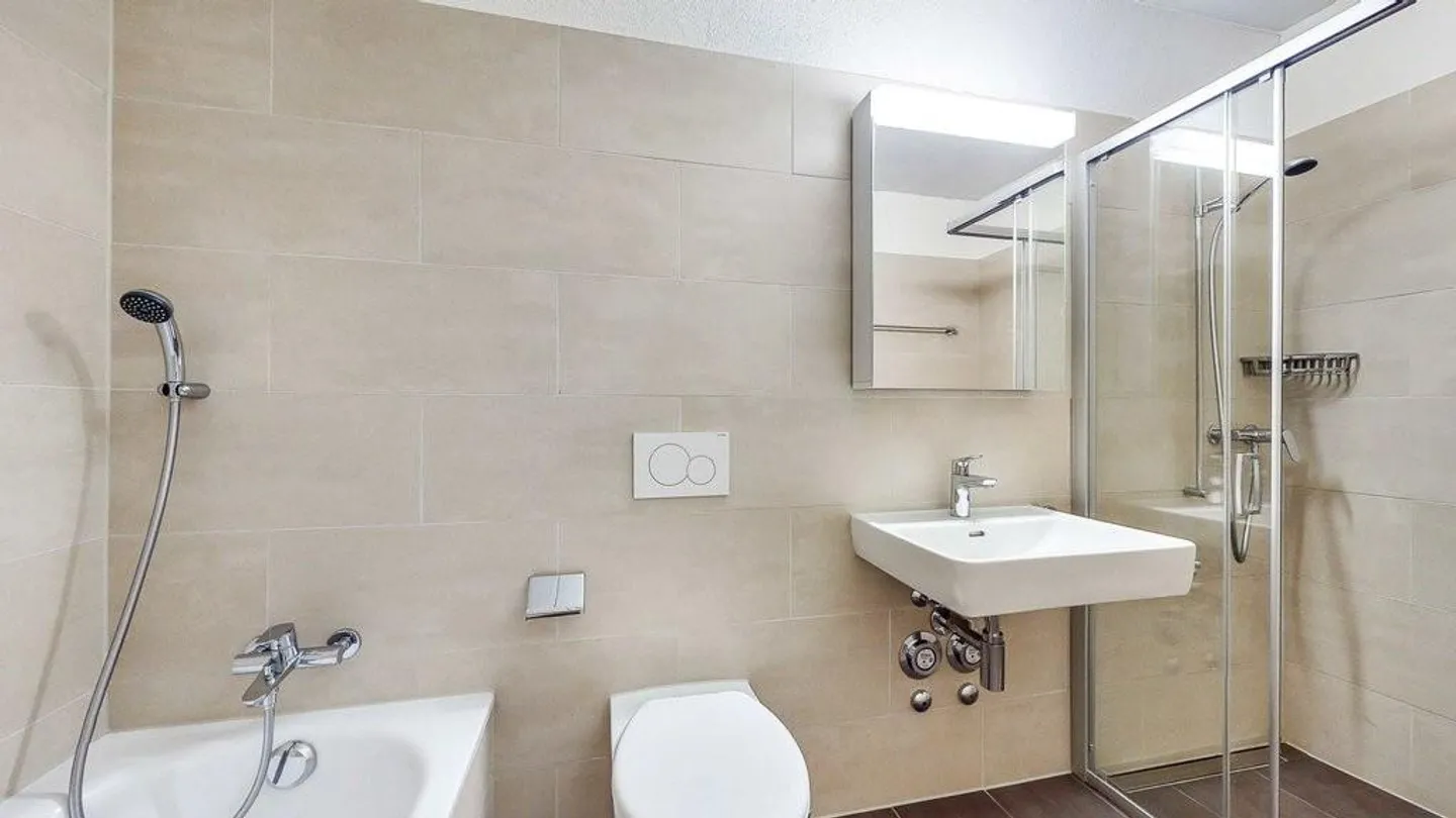 Modern apartment in a quiet yet central location - Photo 8 of 12