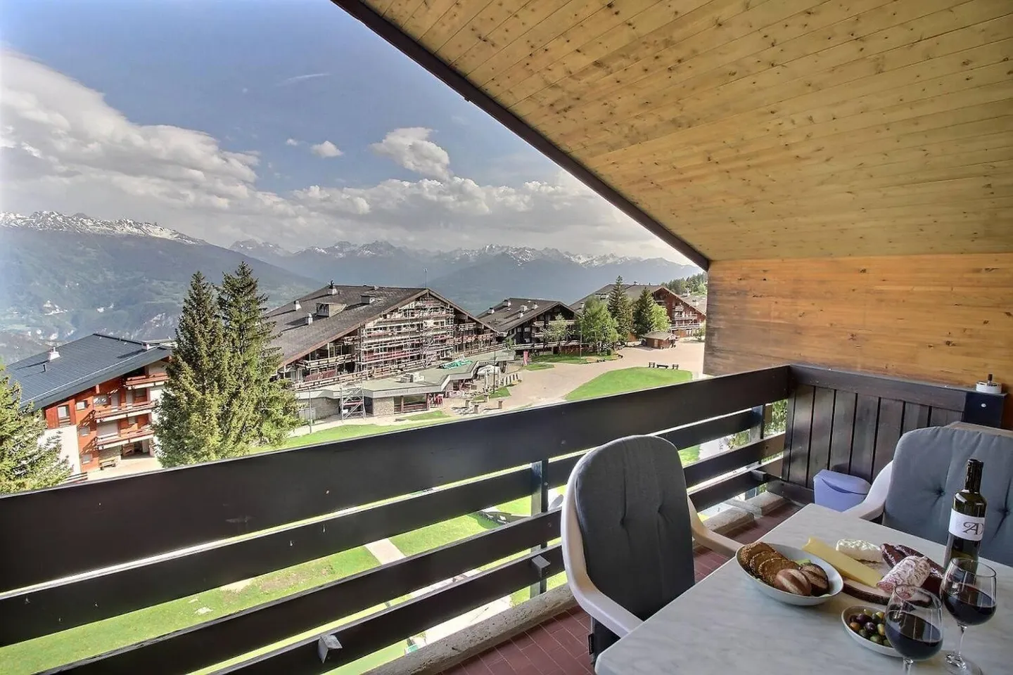 Appartement Charmant avec Vue Alpine - Photo 8 sur 13