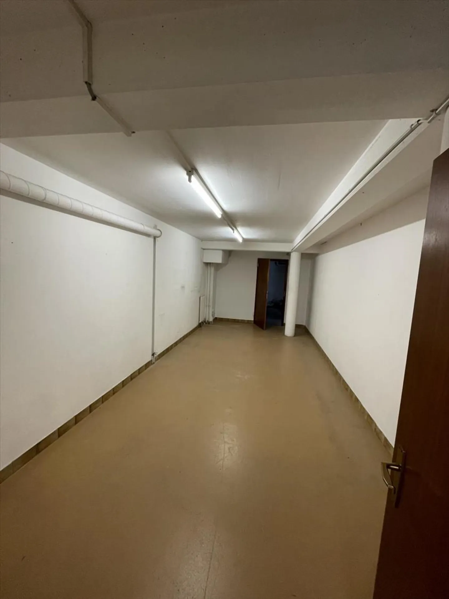 Spazio commerciale di 3 stanze - Foto 6 di 10