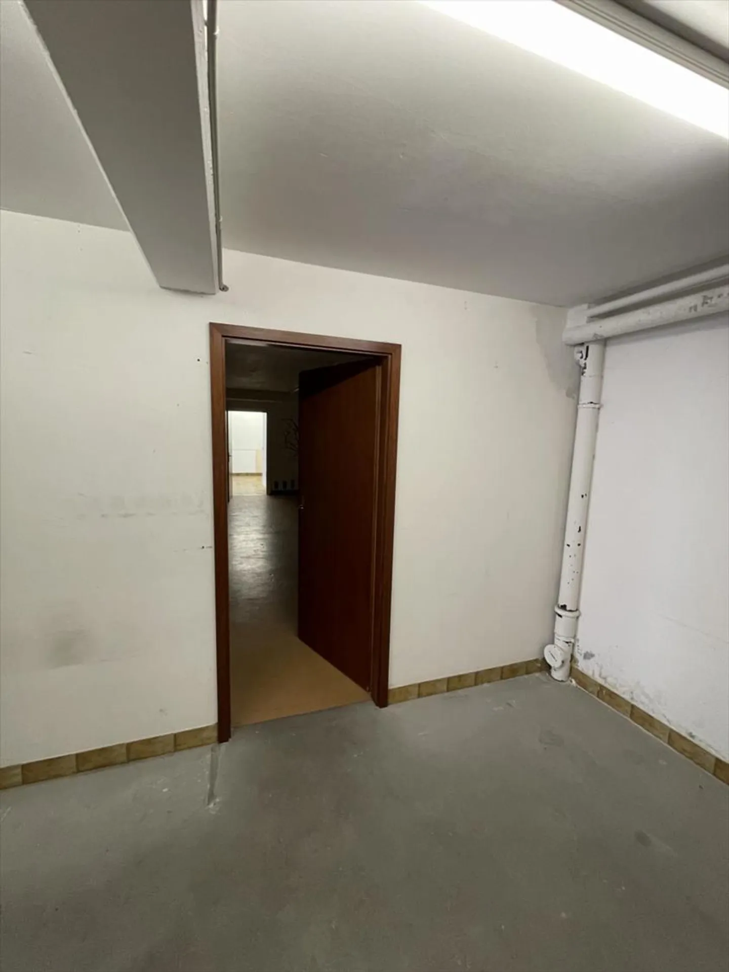 Spazio commerciale di 3 stanze - Foto 7 di 10