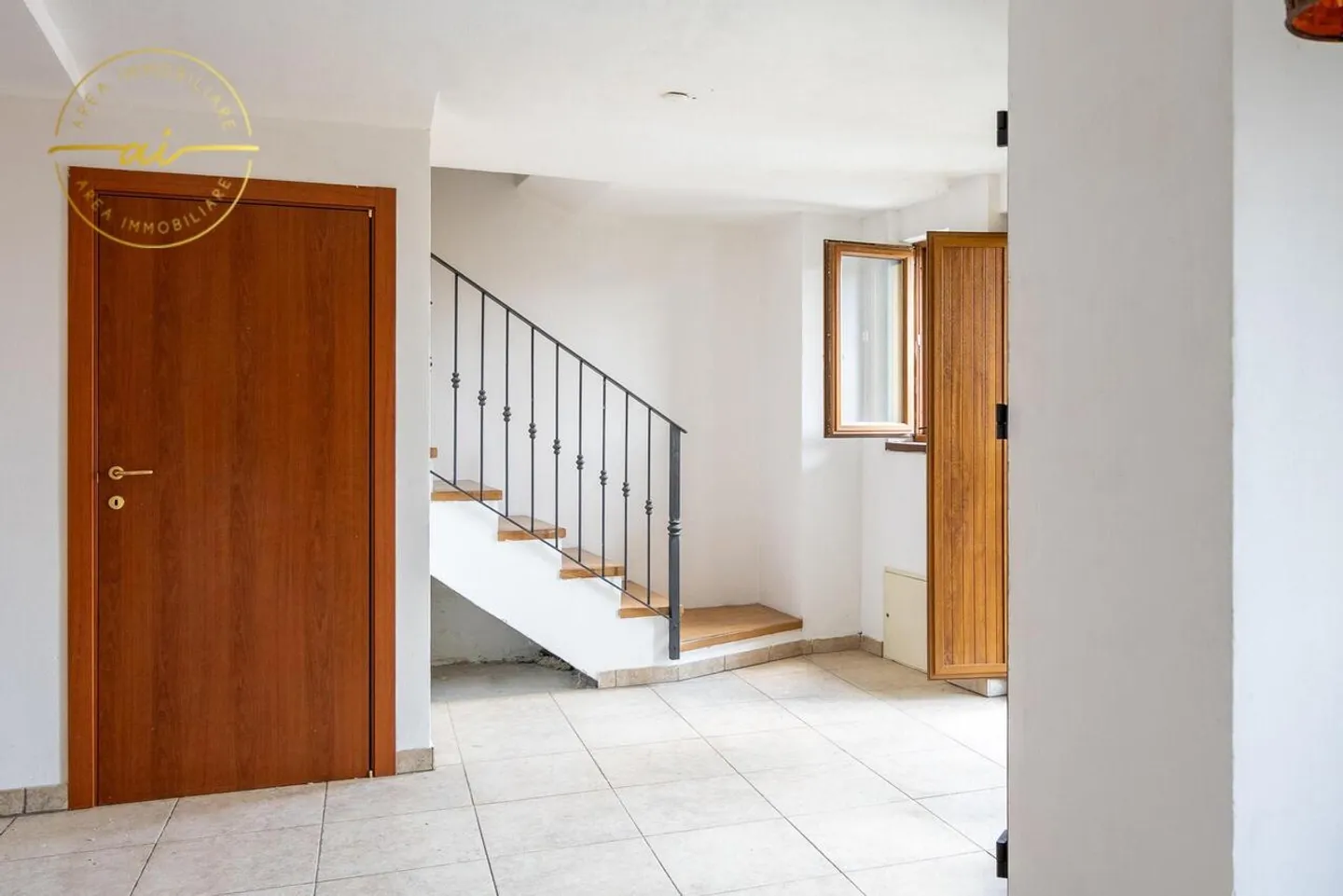 CASA PLURIFAMILIARE CON 3 APPARTAMENTI IN VENDITA - Foto 11 di 13