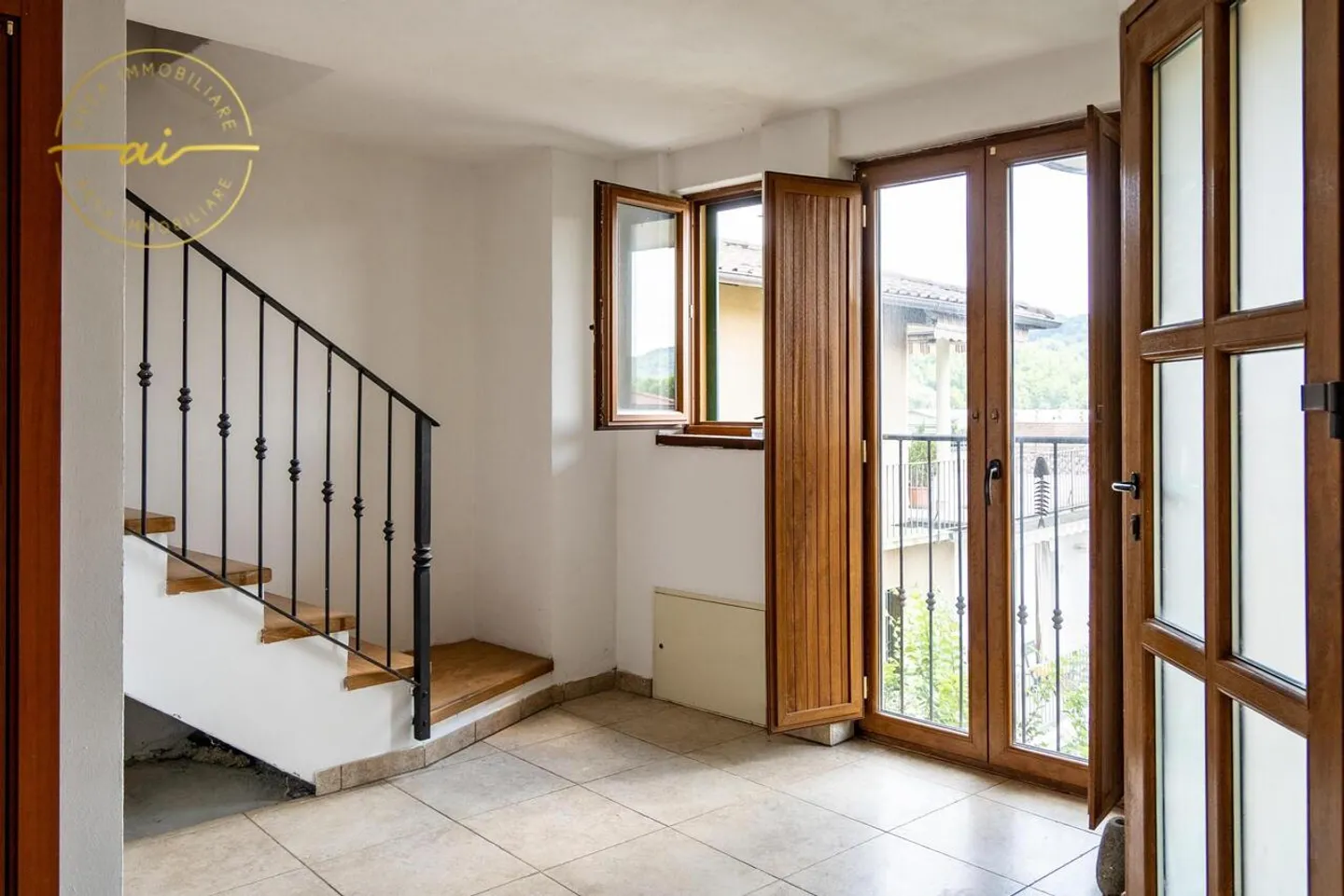 CASA PLURIFAMILIARE CON 3 APPARTAMENTI IN VENDITA - Foto 12 di 13