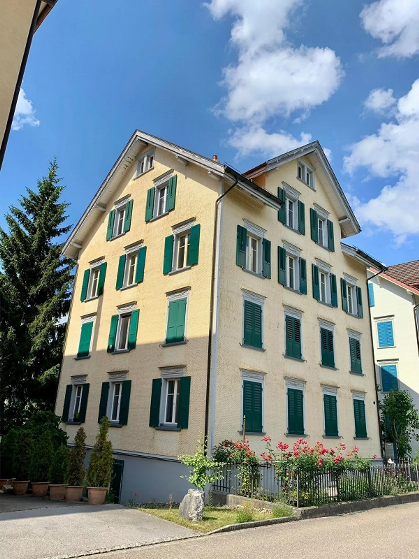 Sonnige 4-Zimmer-Wohnung mit Balkon und schöner Aussicht in St. Gallen - Foto 10 von 13