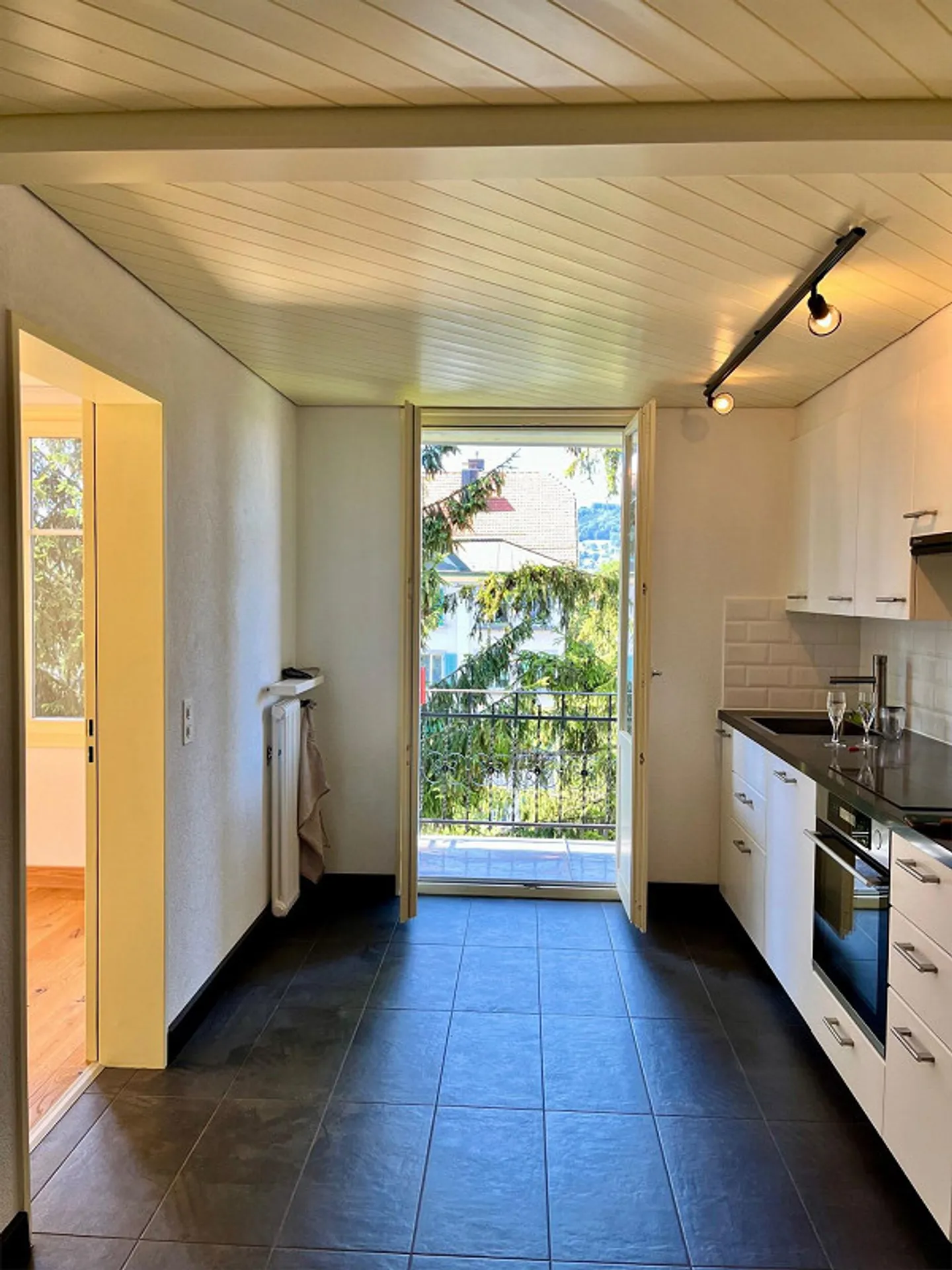 Sonnige 4-Zimmer-Wohnung mit Balkon und schöner Aussicht in St. Gallen - Foto 11 von 13