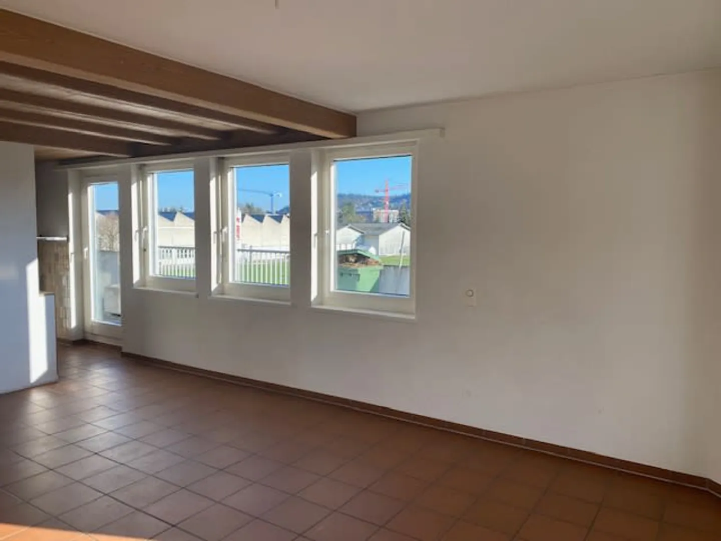 Nature-friendly attic apartment with good transport connections - Photo 7 of 18