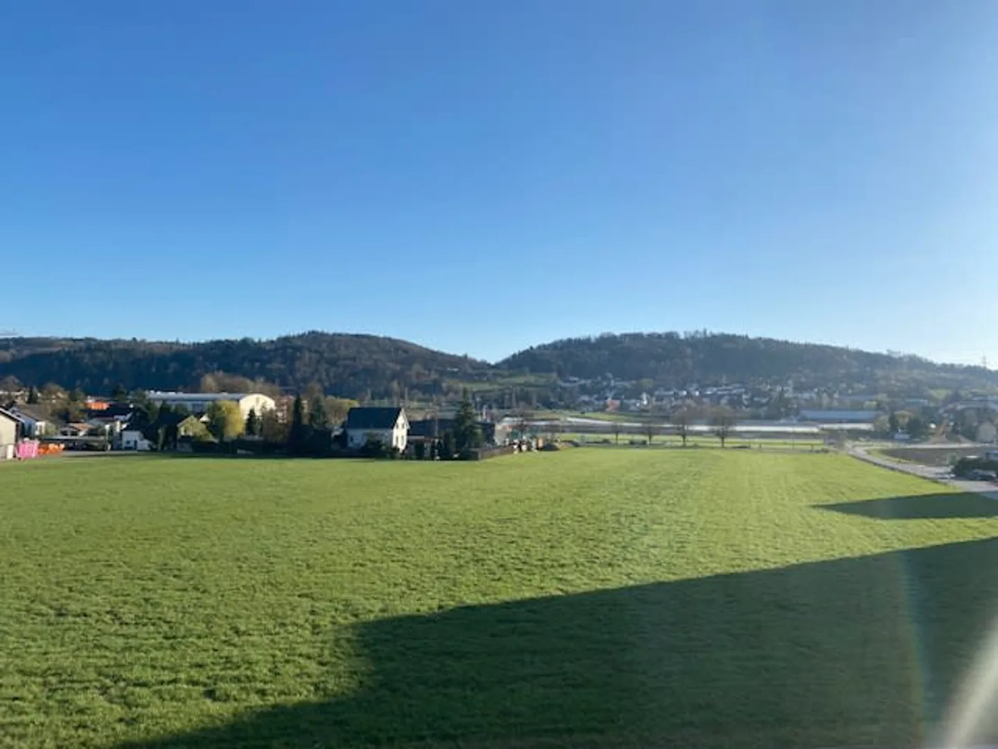 Nature-friendly attic apartment with good transport connections - Photo 3 of 18