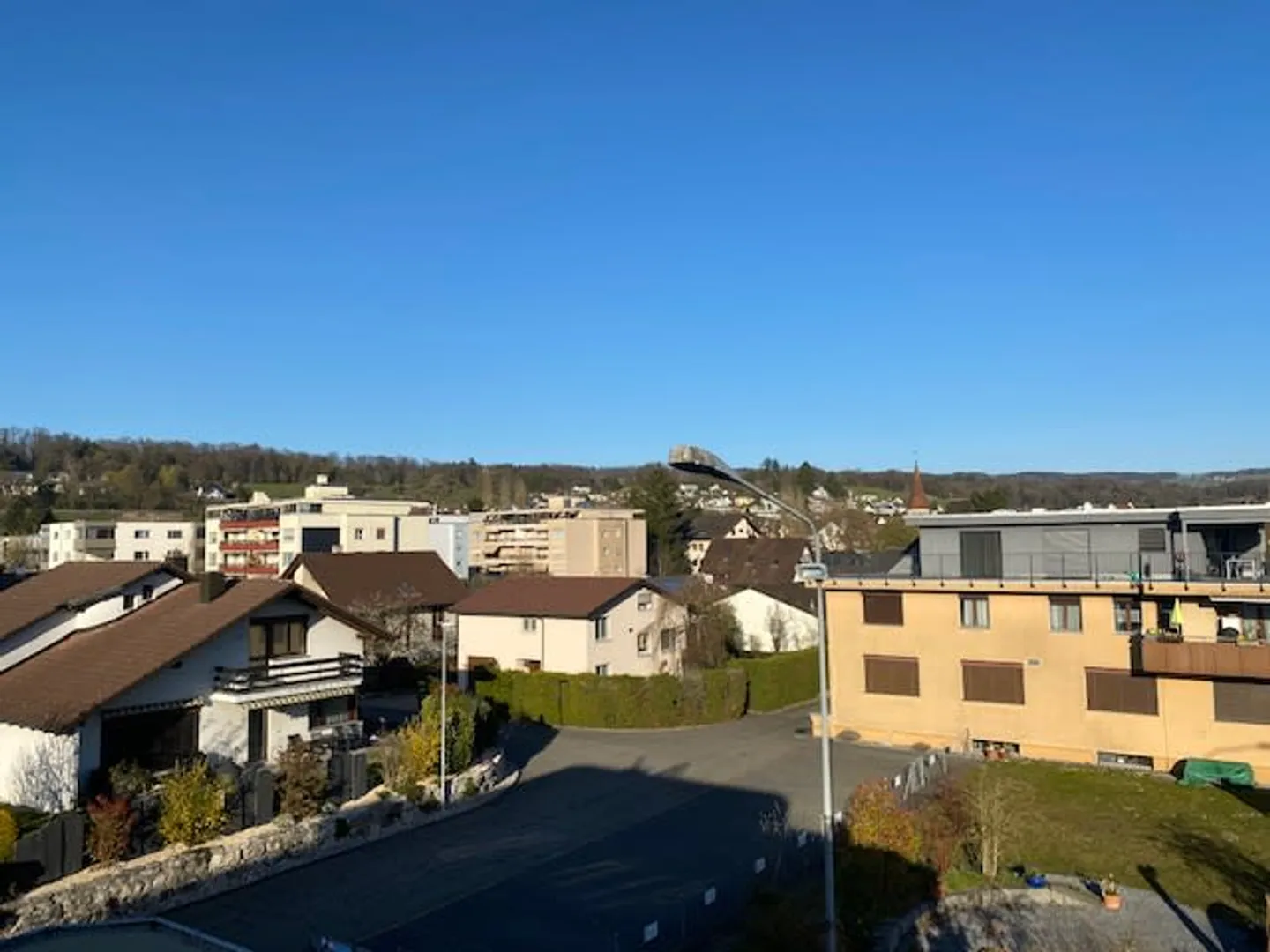 Nature-friendly attic apartment with good transport connections - Photo 4 of 18