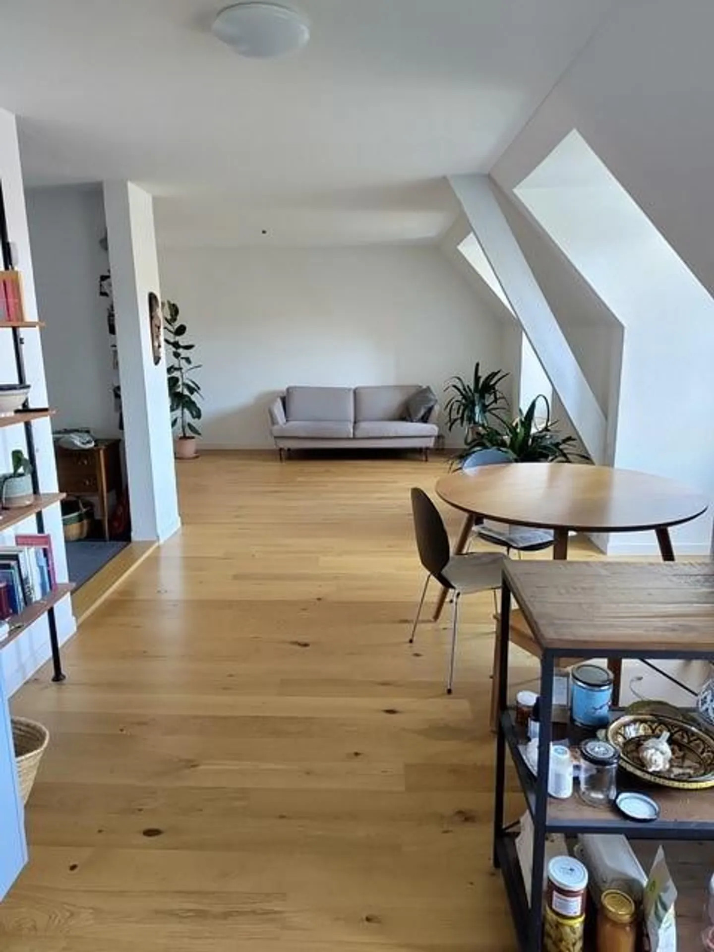 Appartement sous les toits moderne dans un endroit calme à Berne - Photo 2 sur 8