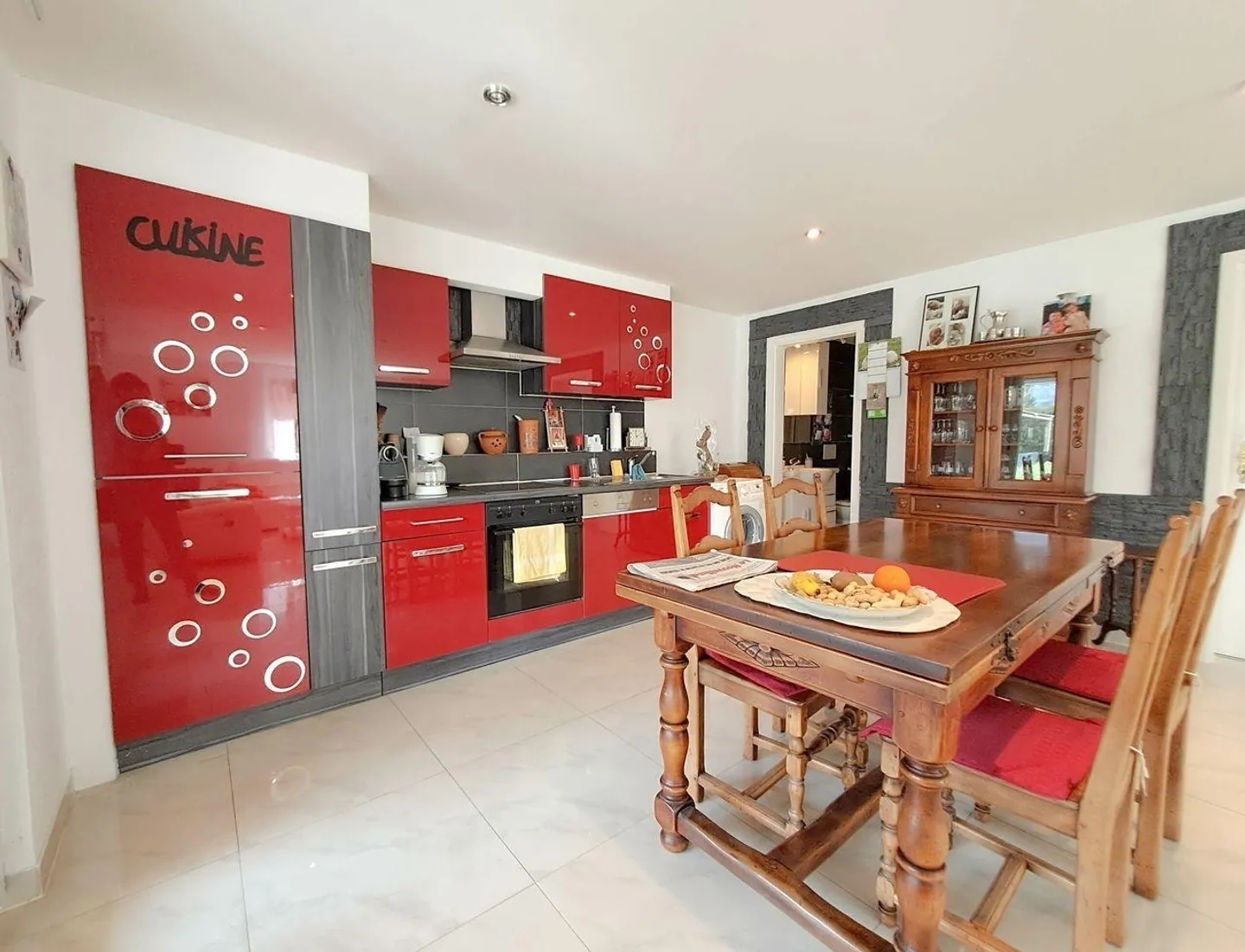Villa moderna di 10 stanze, con appartamento di rendimento incluso - Foto 4 di 13