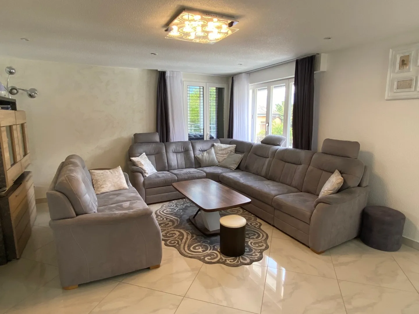 Villa moderna di 10 stanze, con appartamento di rendimento incluso - Foto 6 di 13