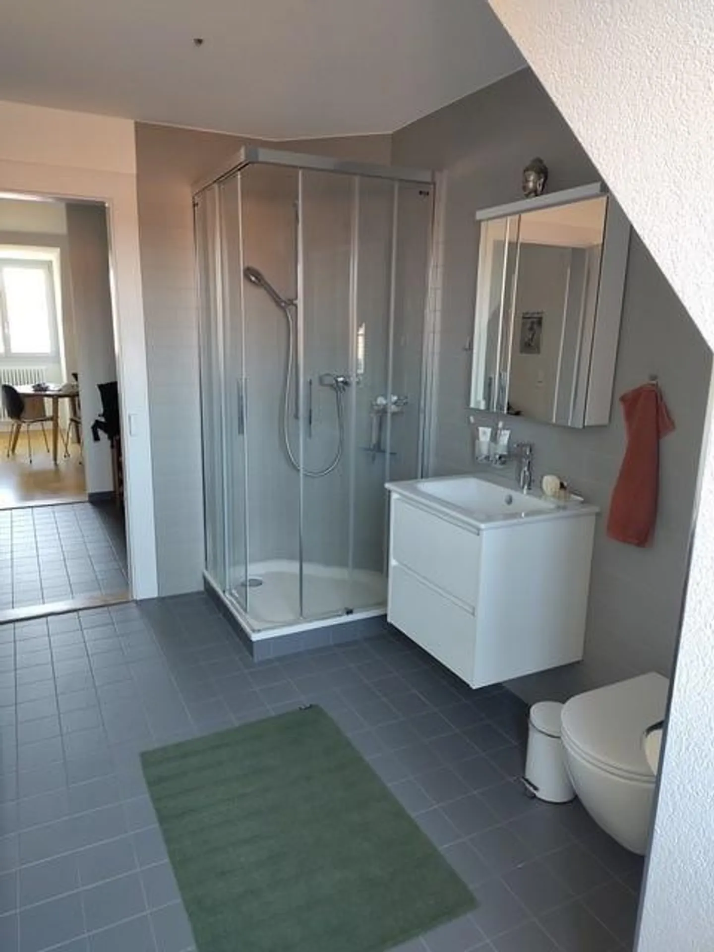 Appartement sous les toits moderne dans un endroit calme à Berne - Photo 3 sur 8