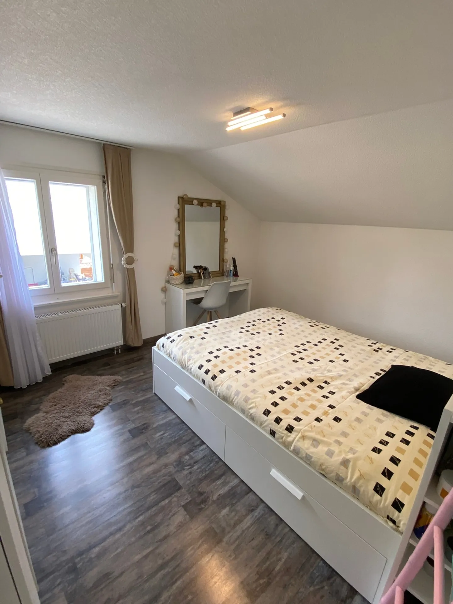 Villa moderna di 10 stanze, con appartamento di rendimento incluso - Foto 9 di 13