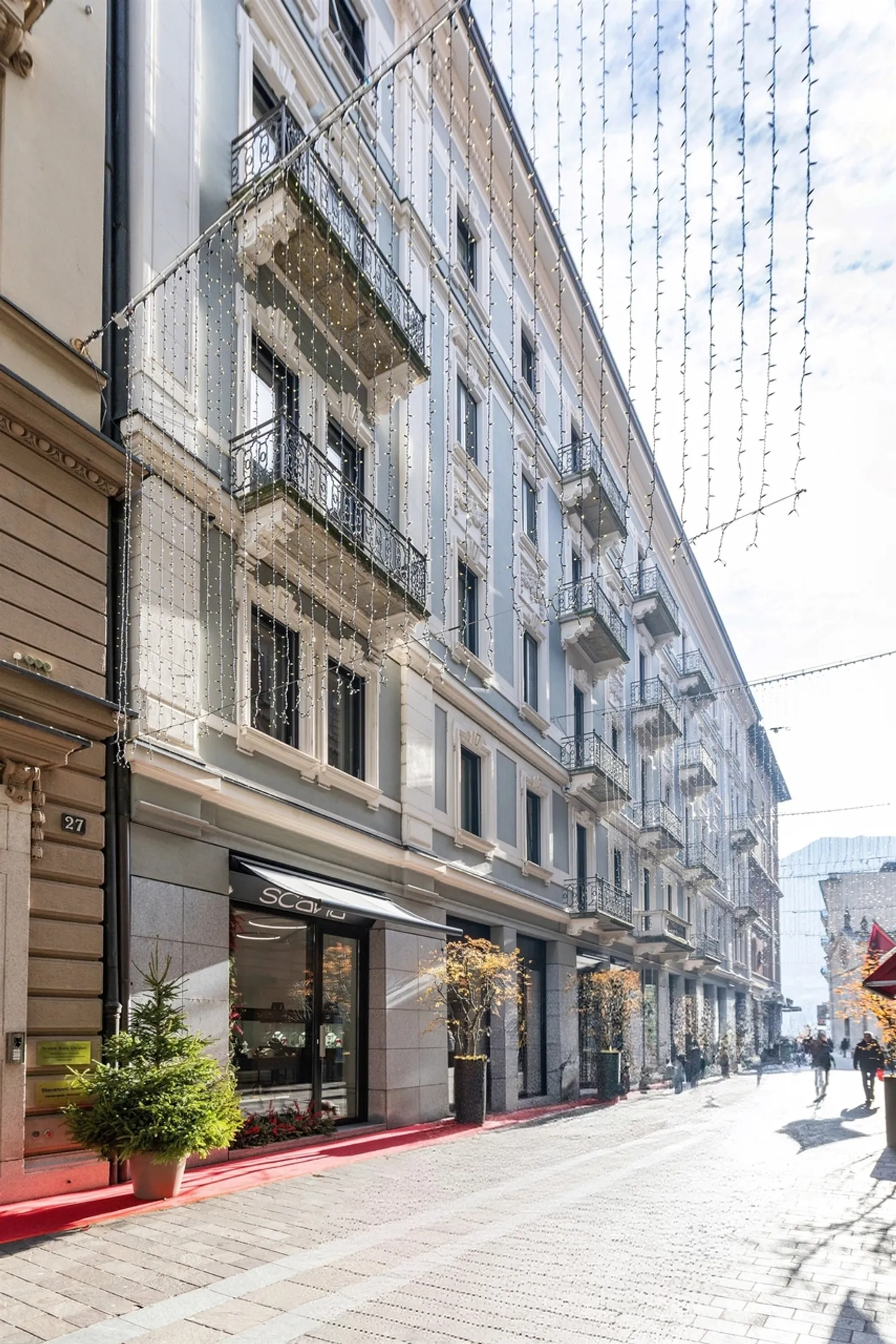 5 CHAMBRES DANS UN IMMEUBLE D'ÉPOQUE AU COEUR DE LUGANO - Photo 1 sur 13