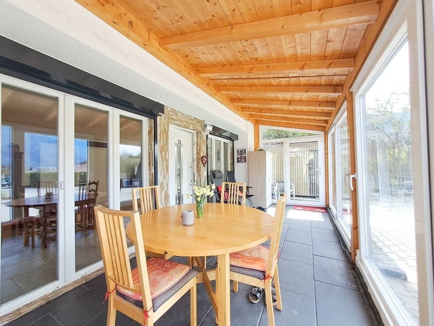 Villa moderna di 10 stanze, con appartamento di rendimento incluso - Foto 12 di 13