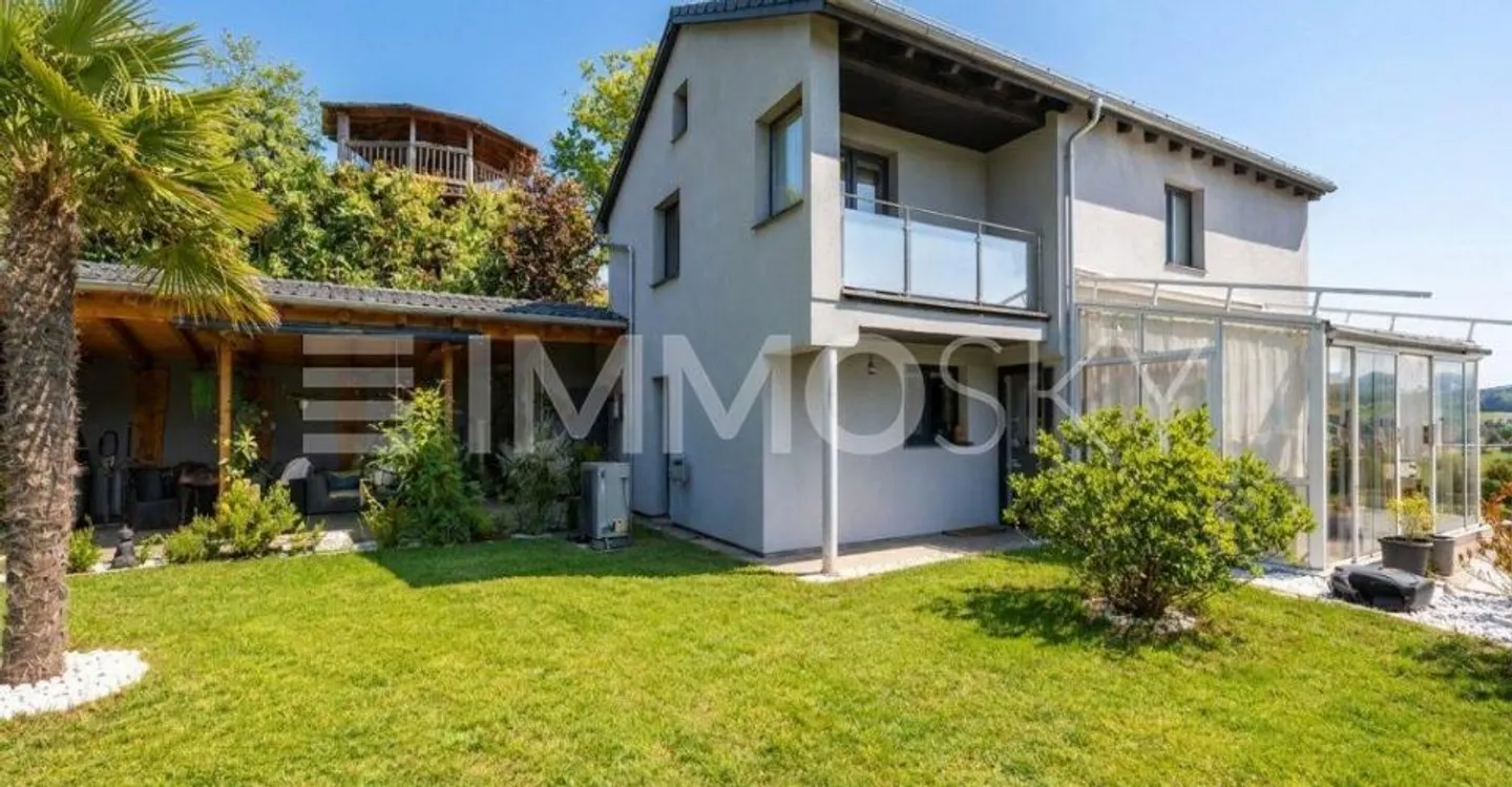 Sunny, renovated, versatile - your new home - Photo 2 of 4