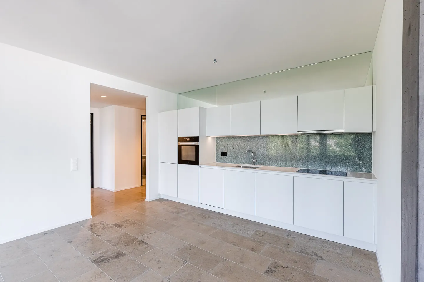 Appartement moderne dans Akara Tower - Photo 3 sur 5
