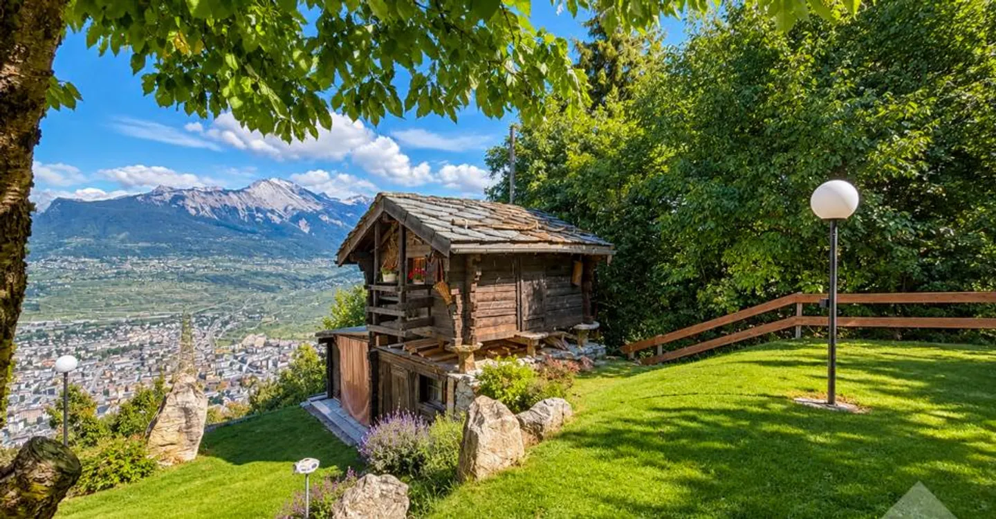 Bella casa con 3 appartamenti, garage, mazot e carnotzet! - Foto 3 di 9