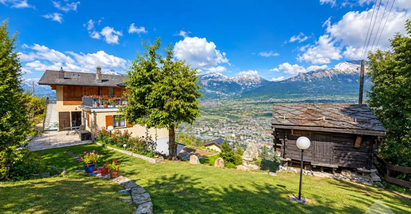Bella casa con 3 appartamenti, garage, mazot e carnotzet! - Foto 4 di 9