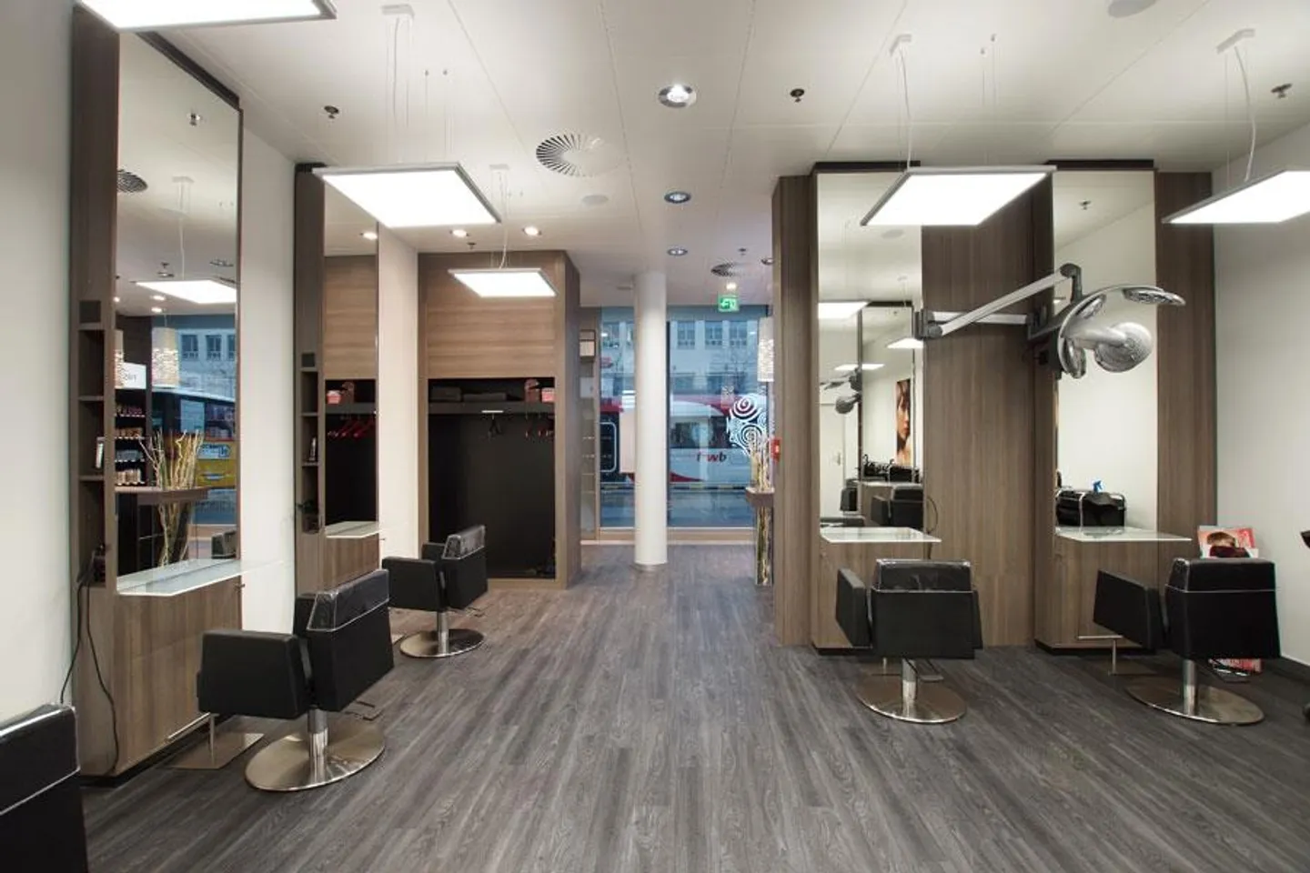 Emplacement idéal directement à la gare de Frauenfeld ! - Photo 2 sur 5