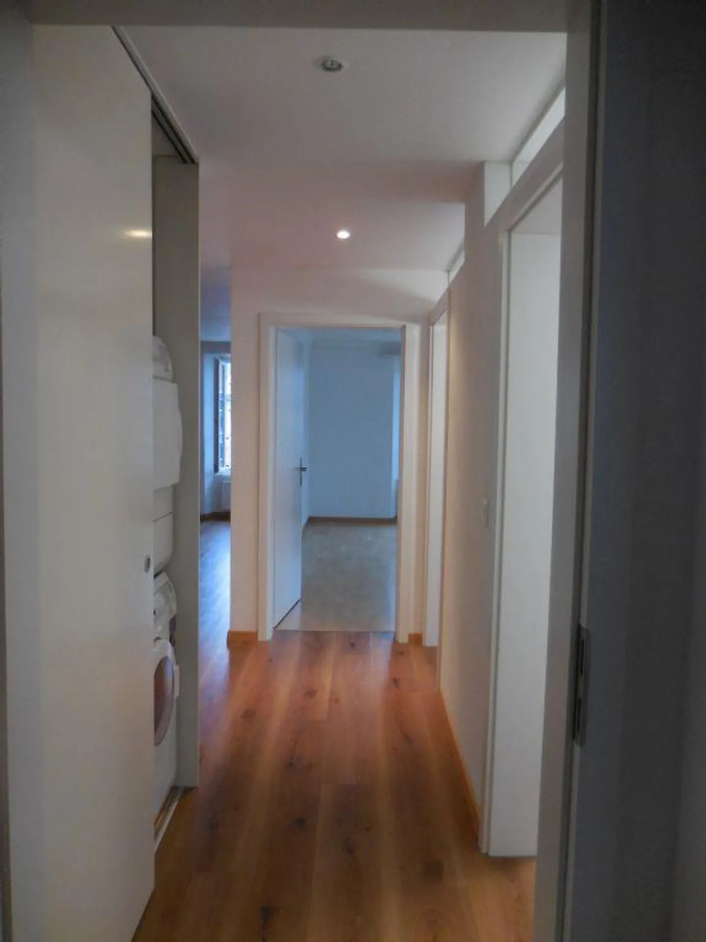 Central Apartment with Open Kitchen - Photo 4 of 7