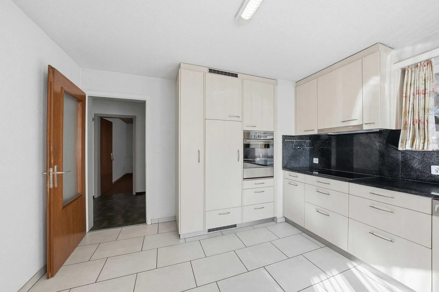 Casa unifamiliare con fienile - Foto 3 di 13