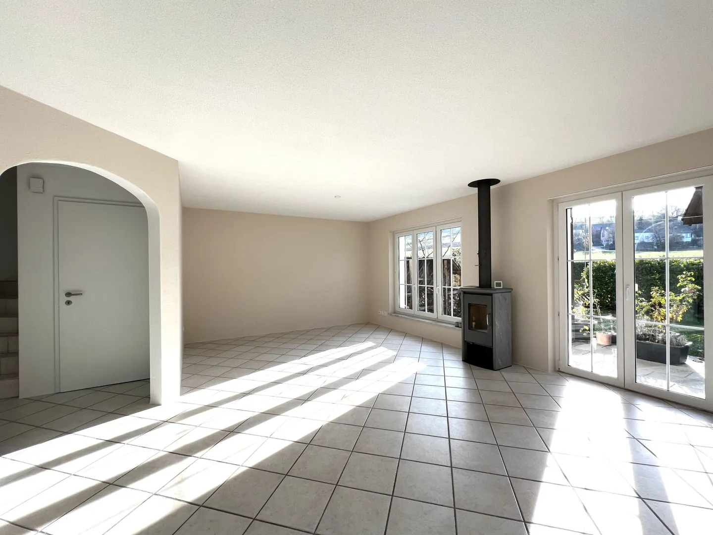 Maison familiale spacieuse avec jardin et vue dégagée à Magden - Photo 1 sur 9