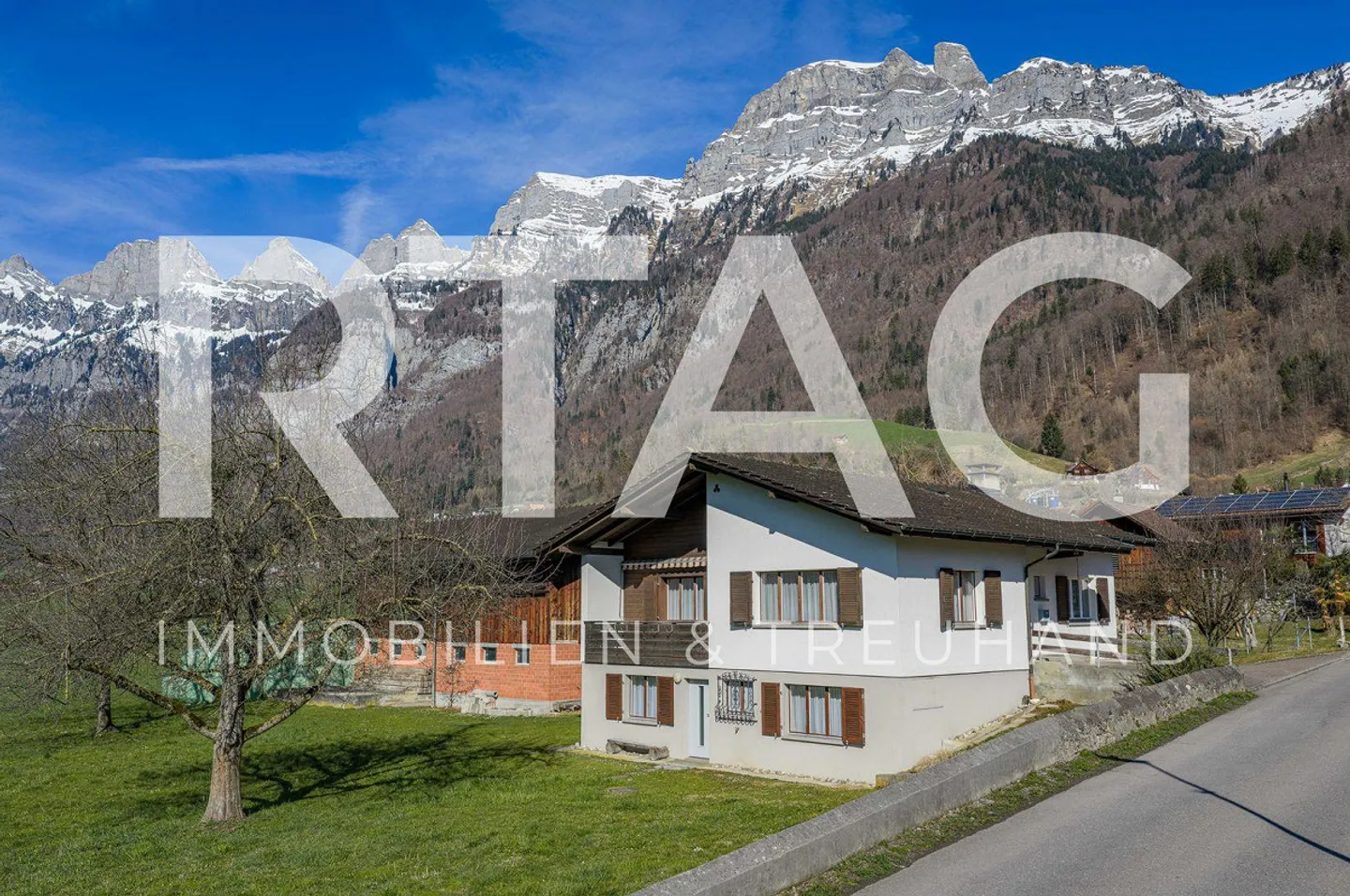 Casa unifamiliare con fienile - Foto 1 di 13