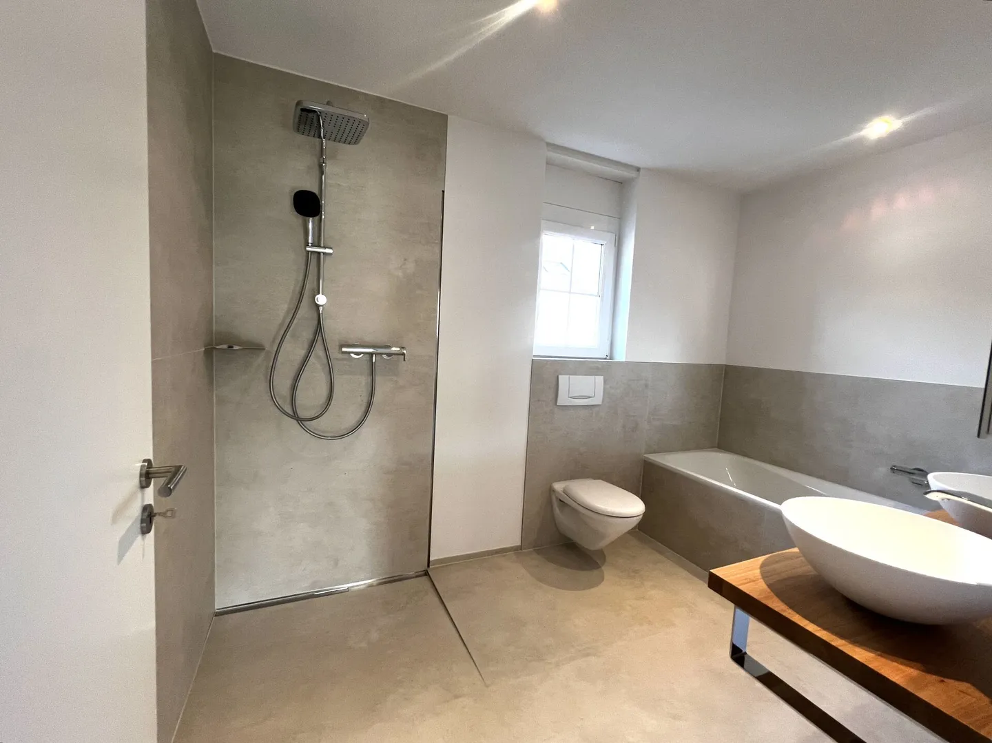 Maison familiale spacieuse avec jardin et vue dégagée à Magden - Photo 5 sur 9