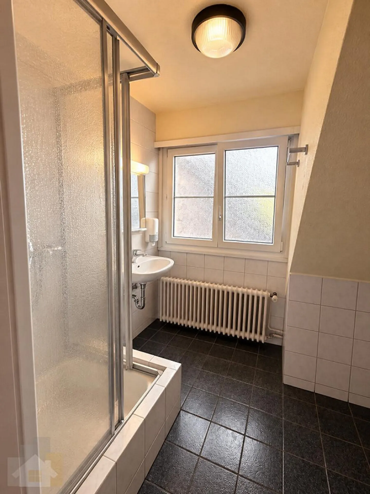 Attractive Contact Bar with 6 Rooms – Property with Furniture Takeover - Photo 14 of 25