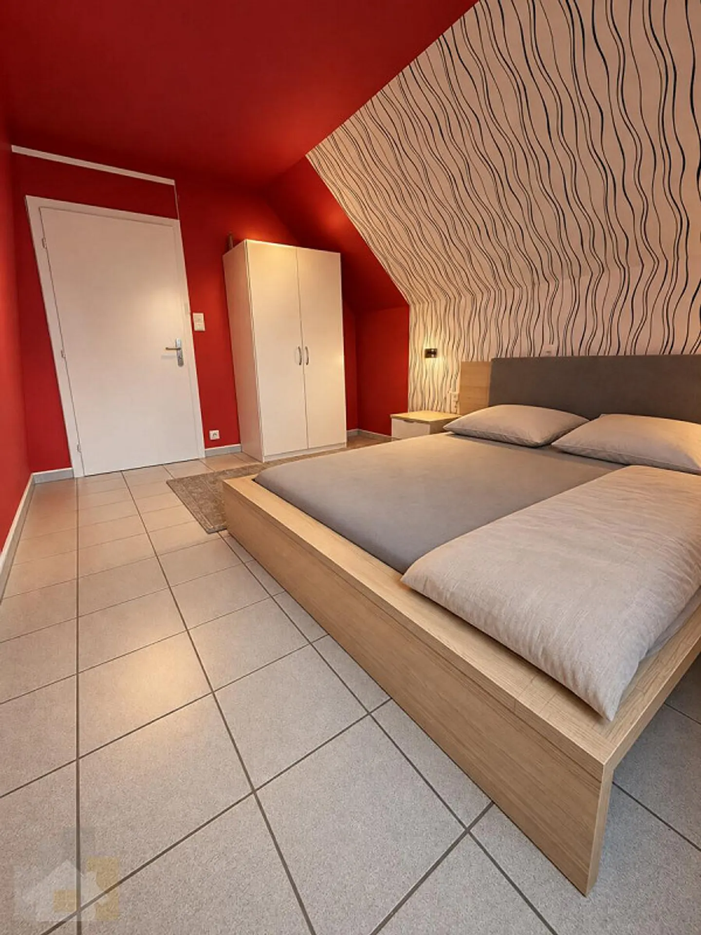 Attractive Contact Bar with 6 Rooms – Property with Furniture Takeover - Photo 21 of 25