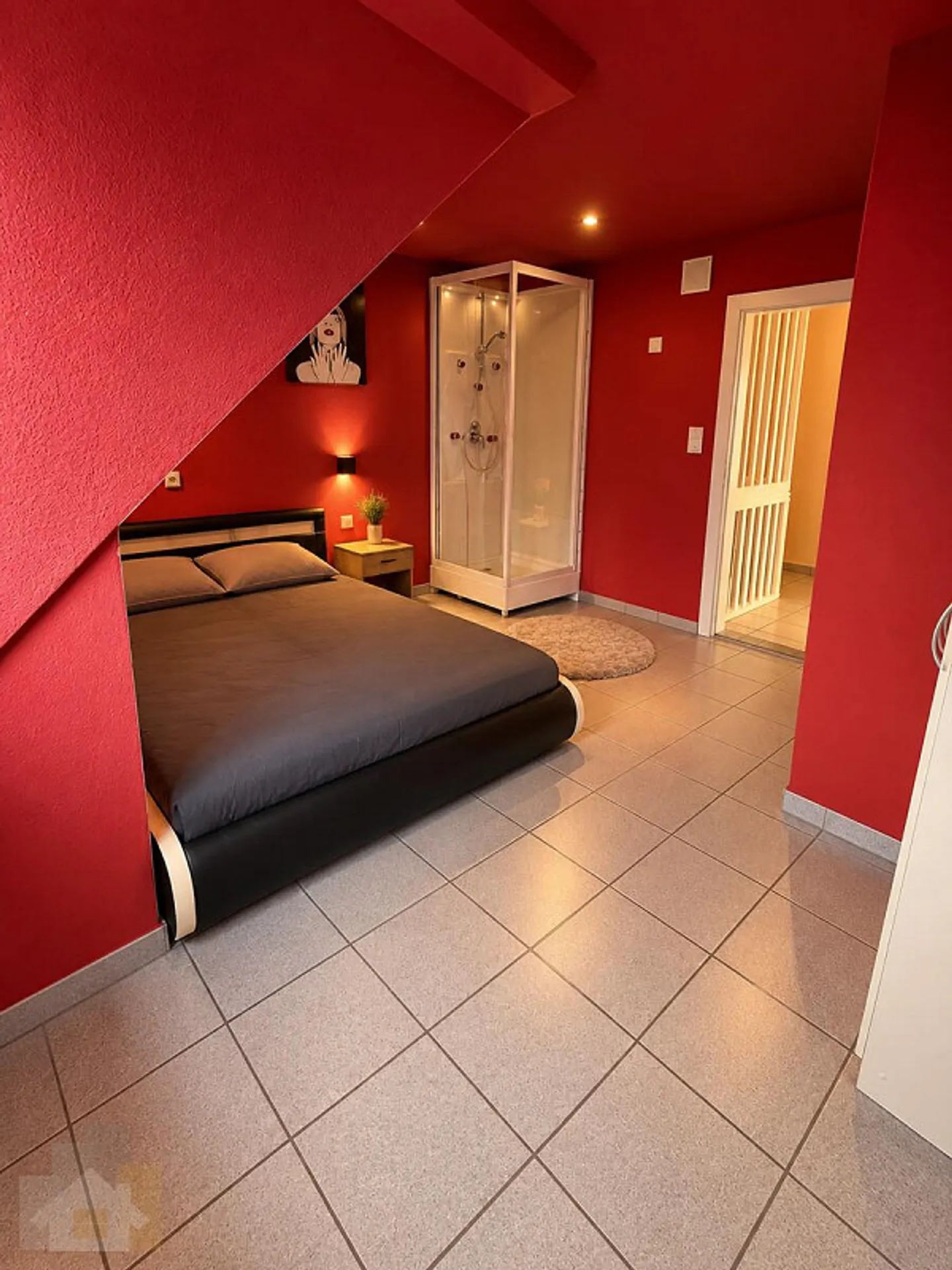 Attractive Contact Bar with 6 Rooms – Property with Furniture Takeover - Photo 23 of 25