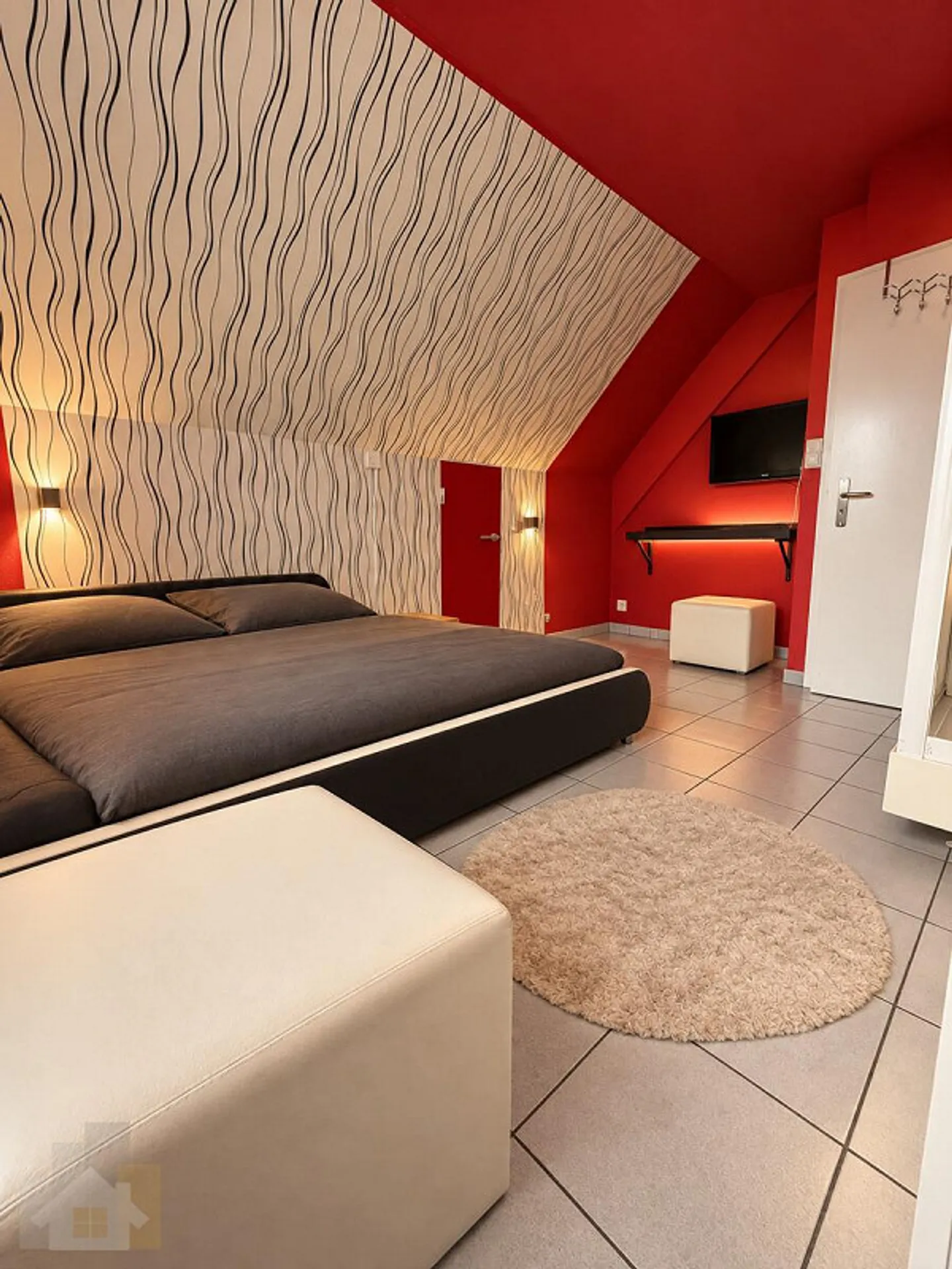 Attractive Contact Bar with 6 Rooms – Property with Furniture Takeover - Photo 25 of 25