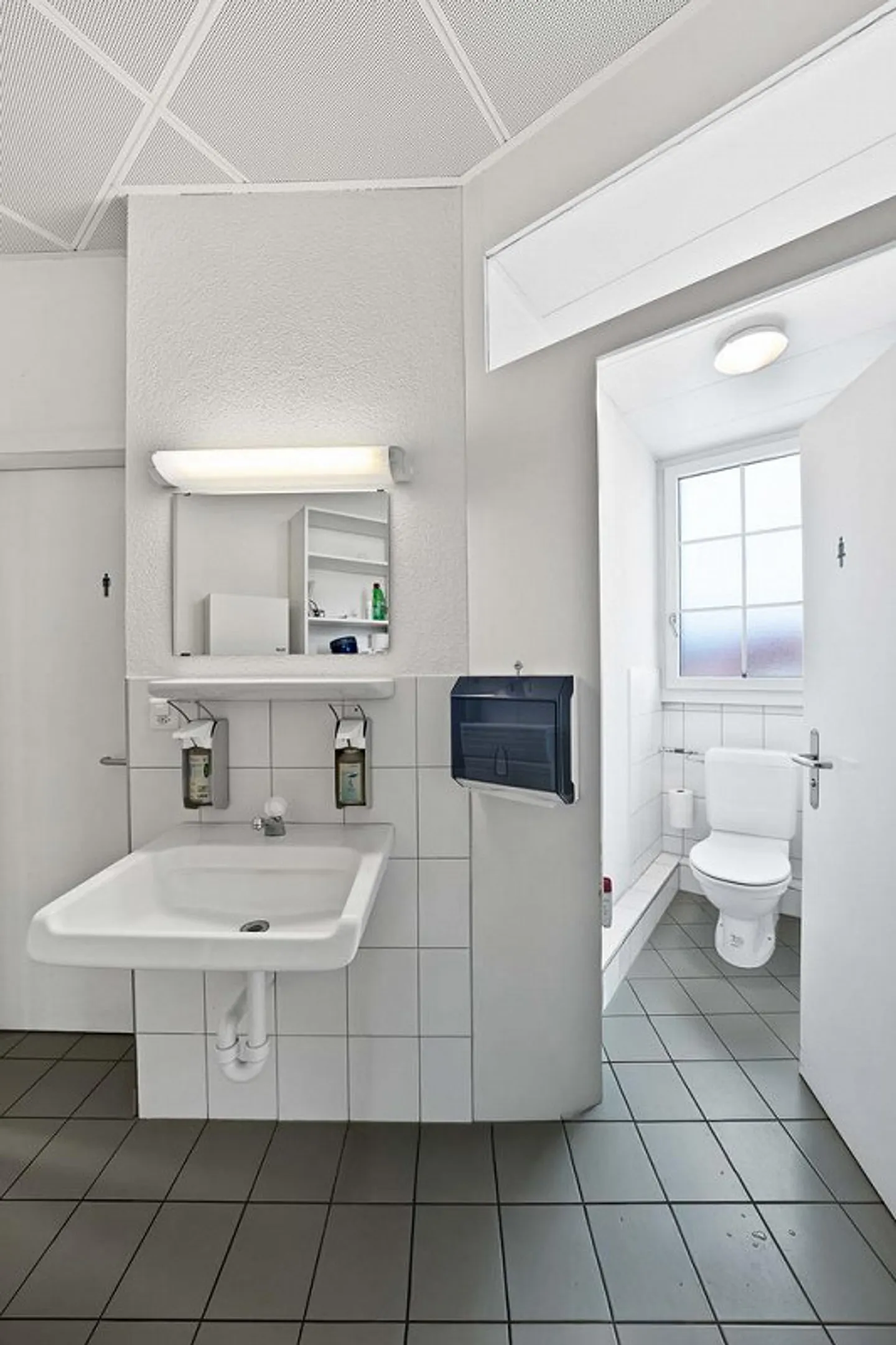 Modern and central commercial space in St. Gallen - Photo 11 of 12