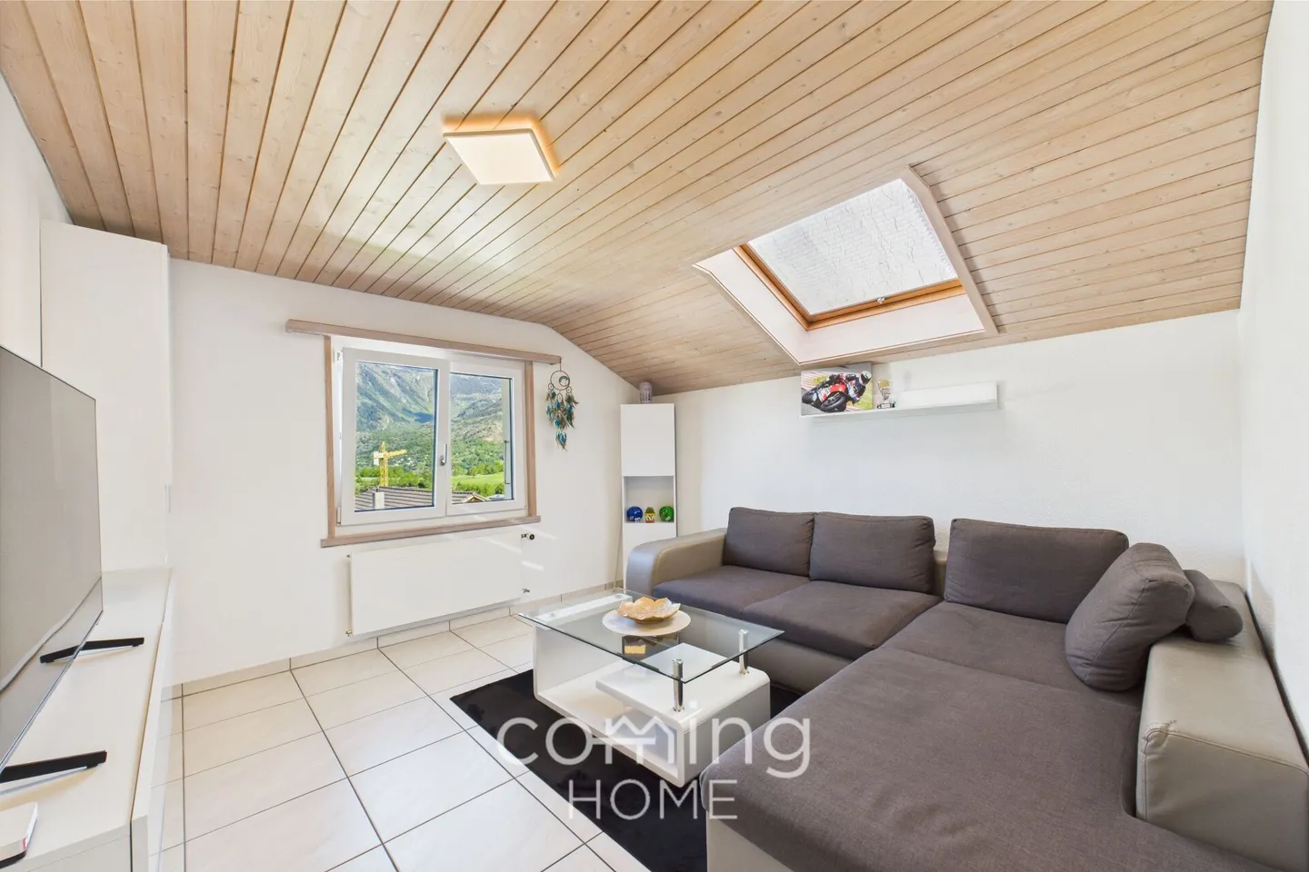Appartement penthouse de 4 chambres à Ried-Brig - Rénové, ensoleillé, avec vue sur les montagnes - Photo 2 sur 15