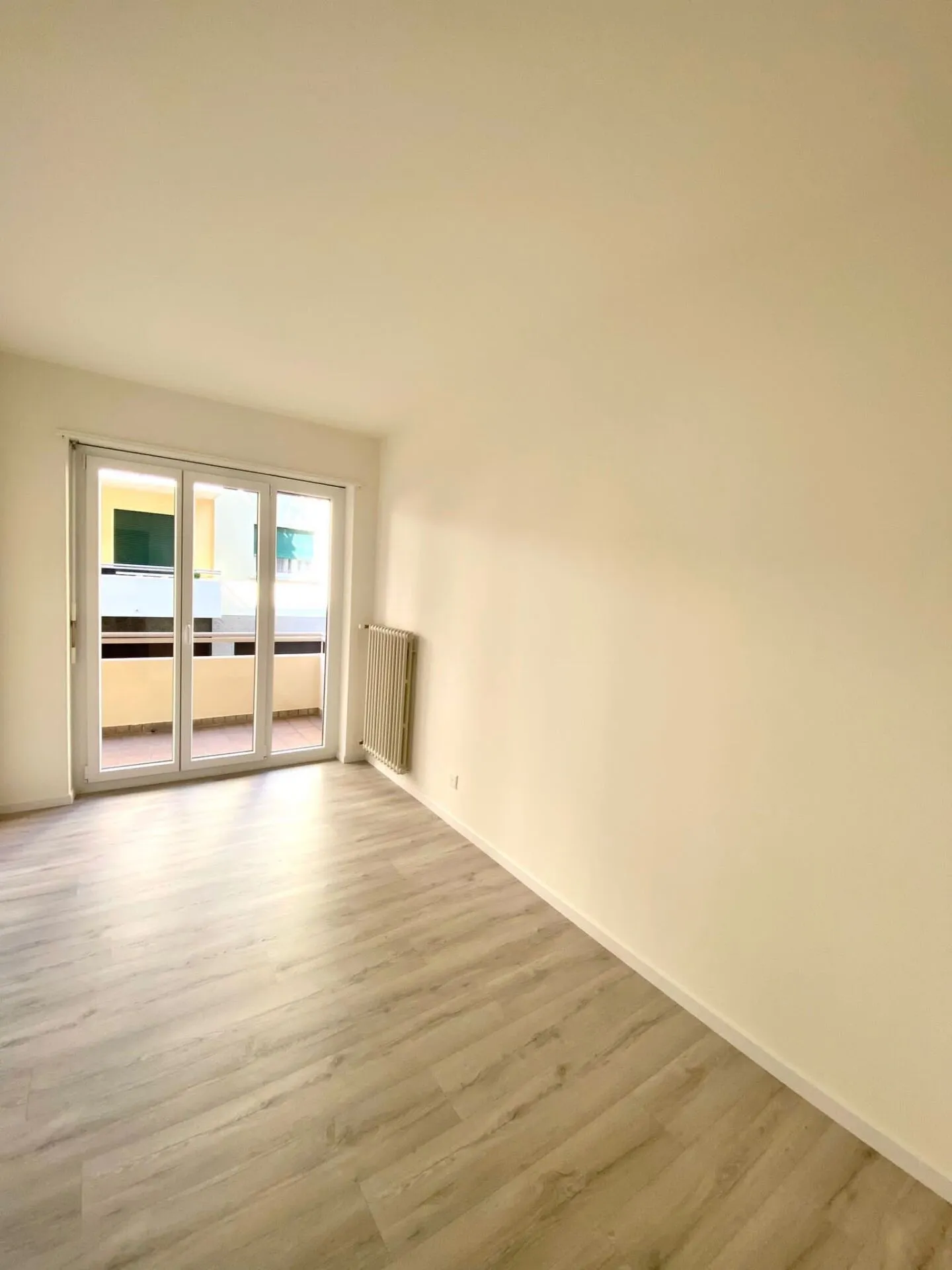 3 Rooms with Balcony - Photo 3 of 5