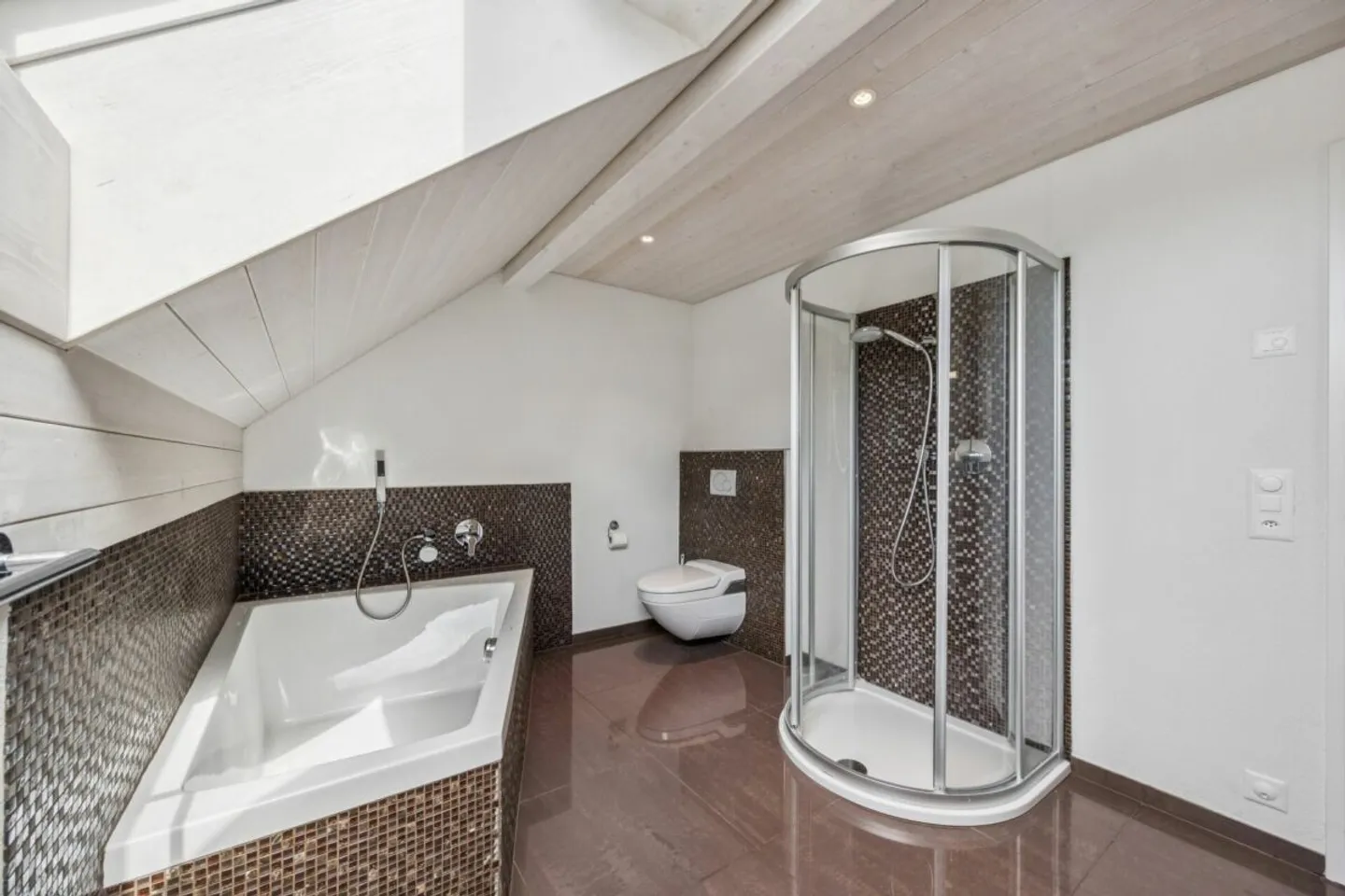 KOMPAKTE REITSPORTIMMOBILIE MIT WOHNHAUS, PFERDESTALL UND REITHALLE IN BASADINGEN TG - Foto 10 von 10