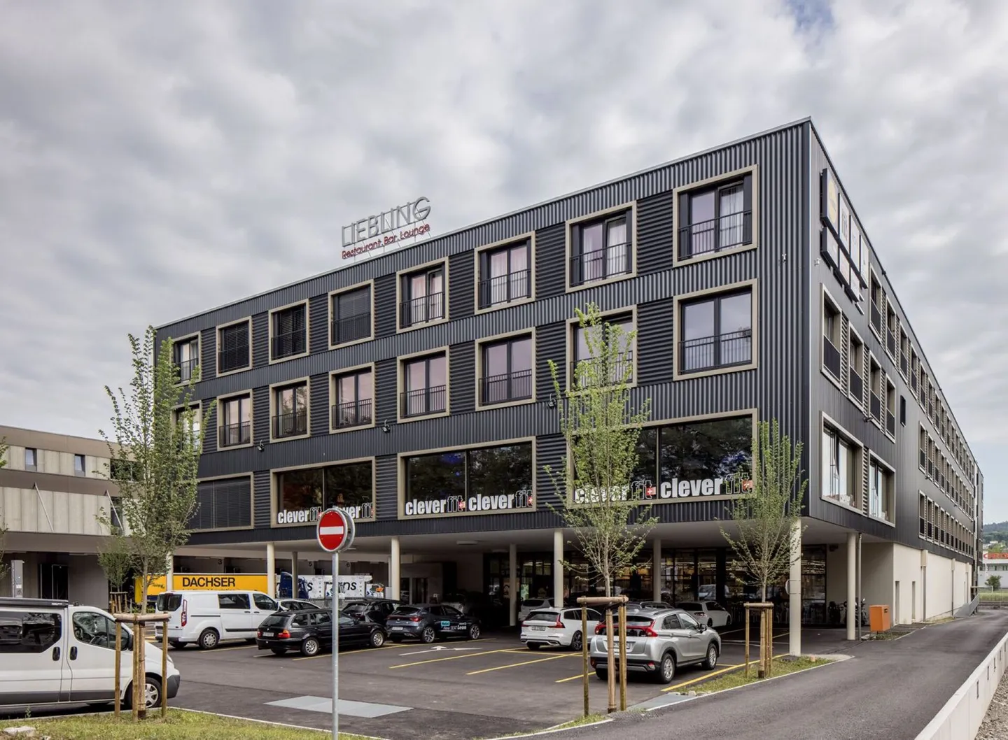 Bright office with 40m2 in commercial building for rent - Photo 1 of 6